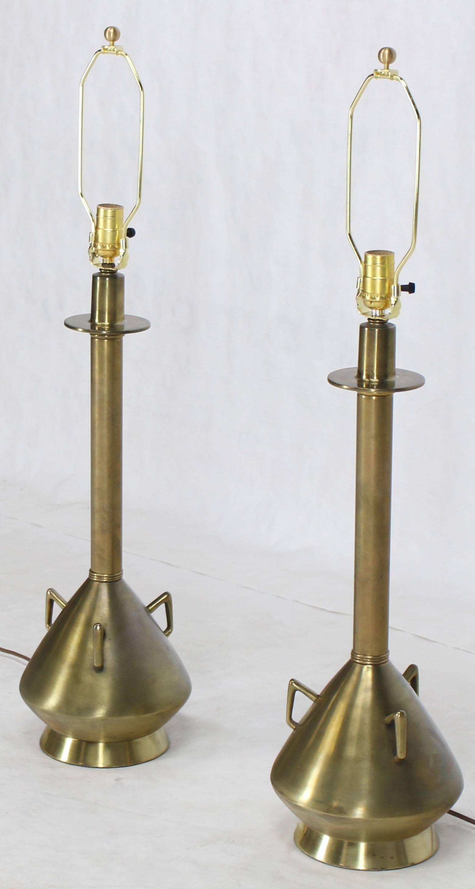 20th Century Pair of Brass Finish Metal Jug Shape Mid-Century Modern Table Lamps For Sale