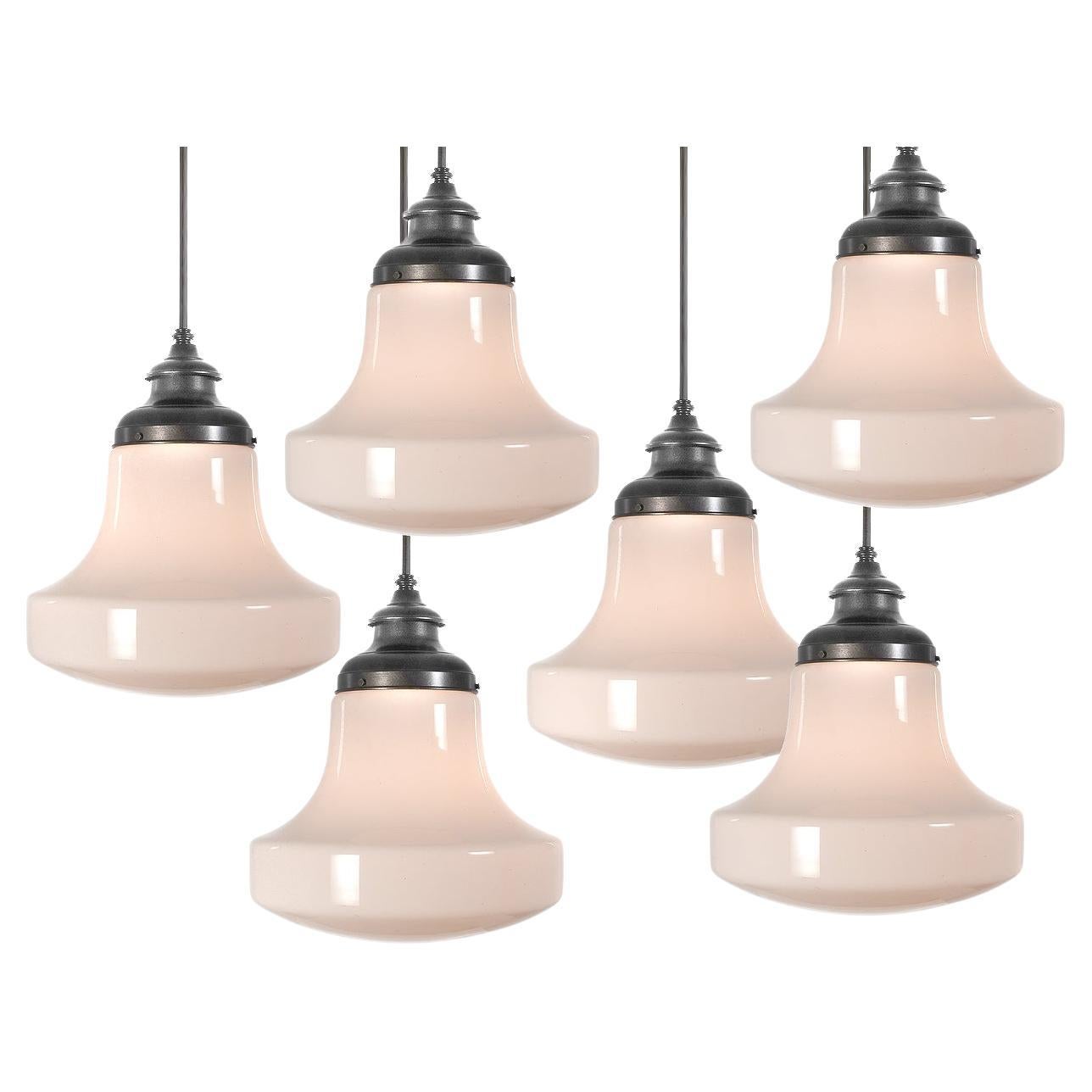 Collection
S di grandi, semplici ed eleganti pendenti per case scolastiche in vetro latte