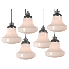 Collection
S di grandi, semplici ed eleganti pendenti per case scolastiche in vetro latte