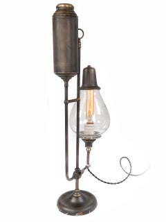 Lampada da scrivania per studenti con braccio articolato di prima generazione