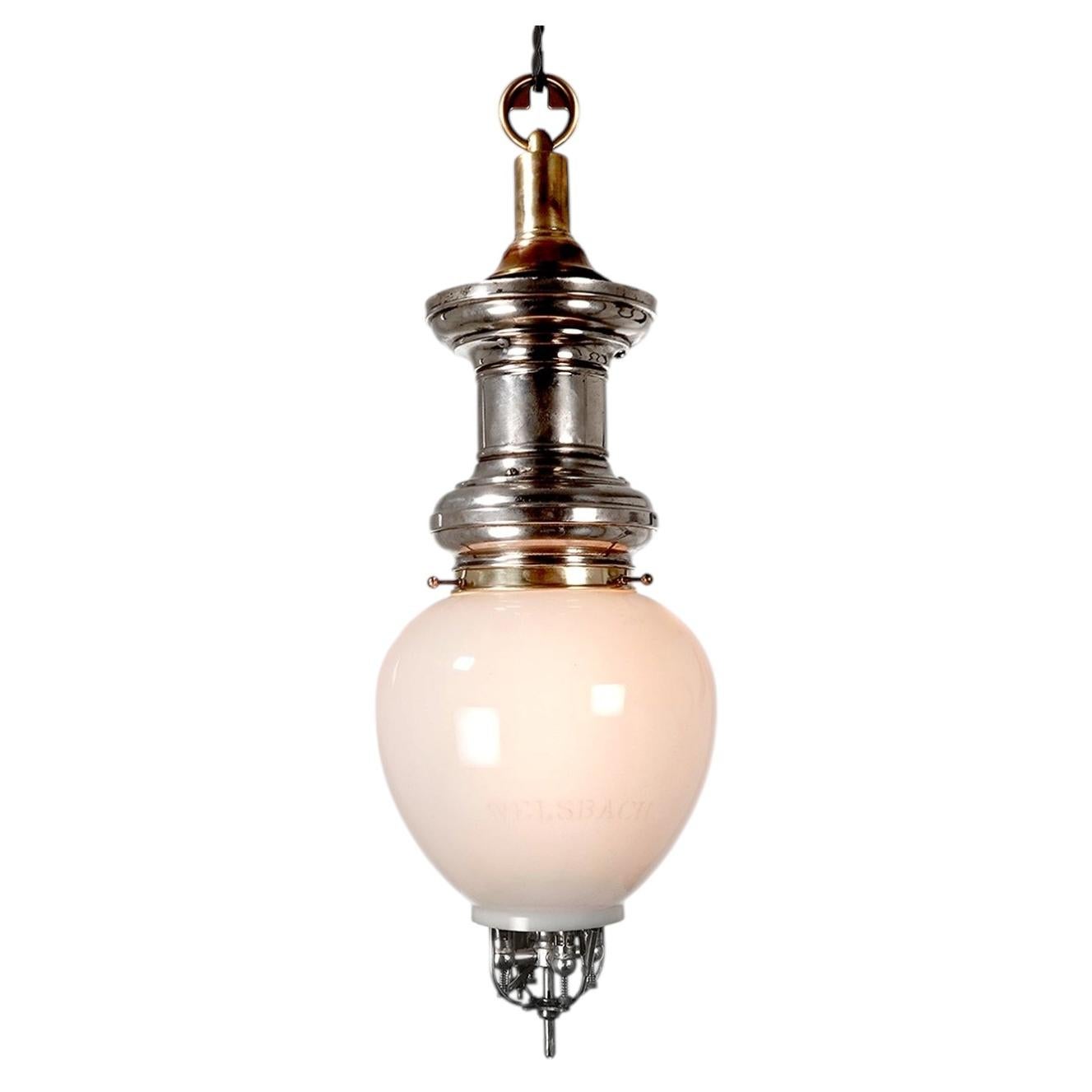 How does a gas lamp work?