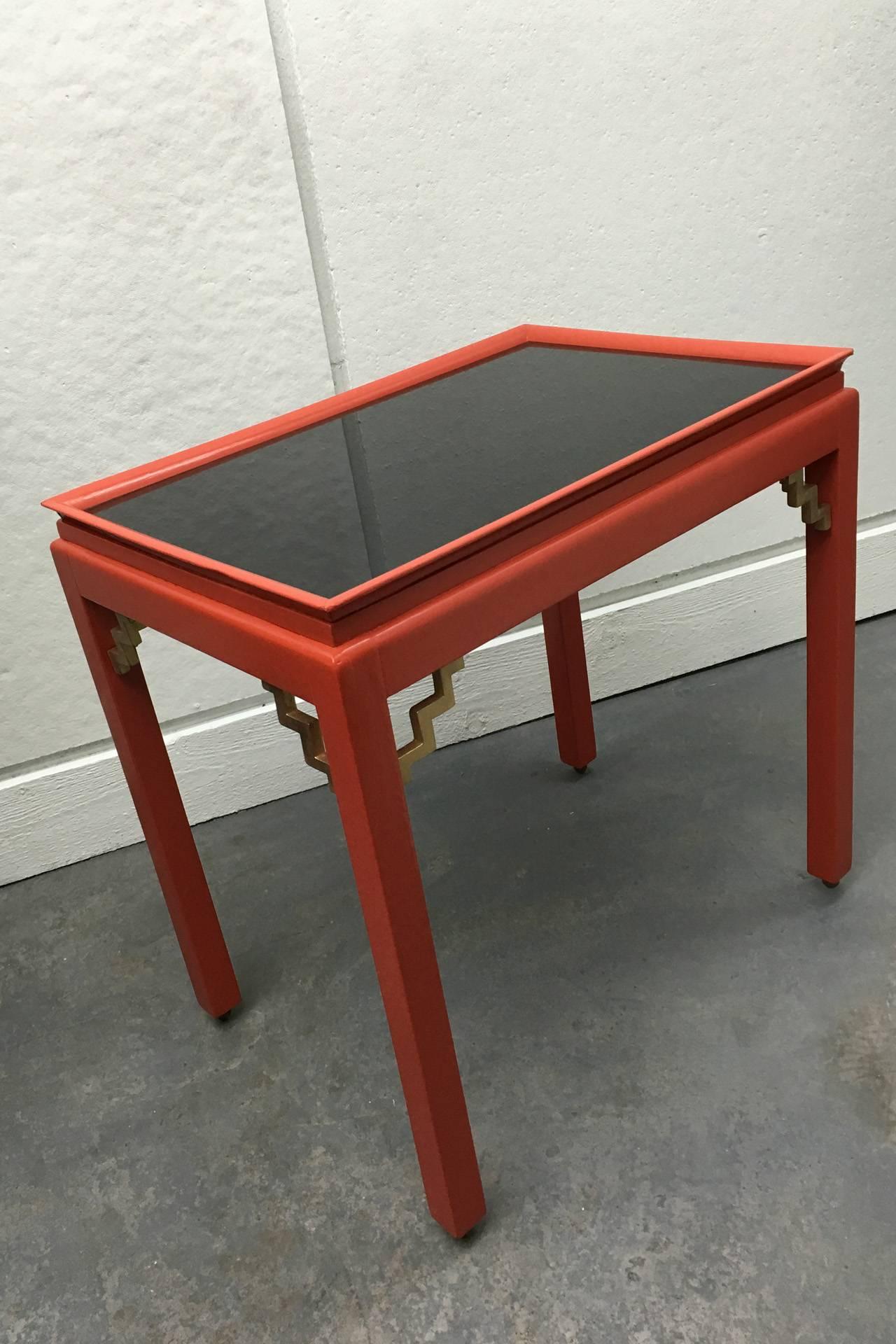 20th Century Chinoiserie Red Lacquer Sidetable 1
