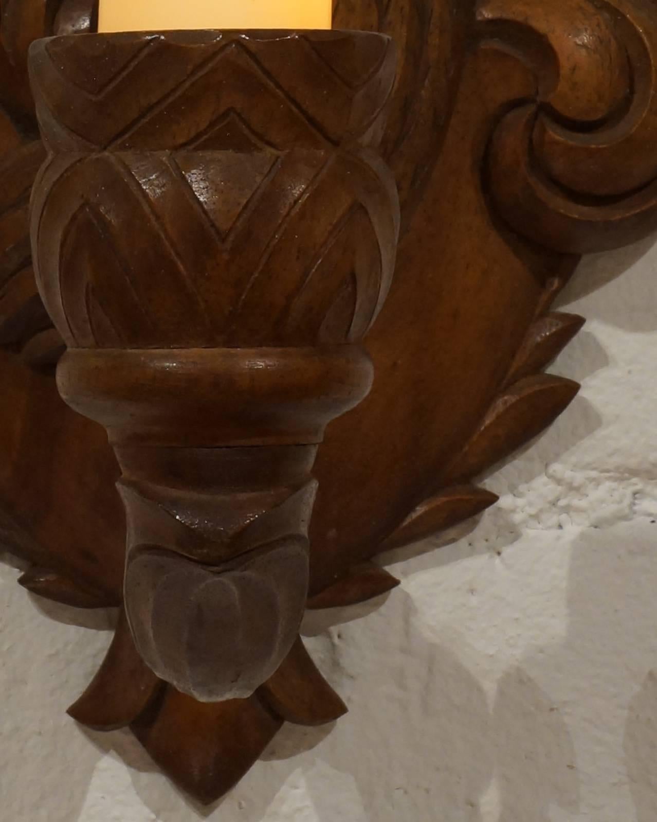 German Art Deco carved walnut bird of paradise sconce In Excellent Condition In Saarbruecken, DE