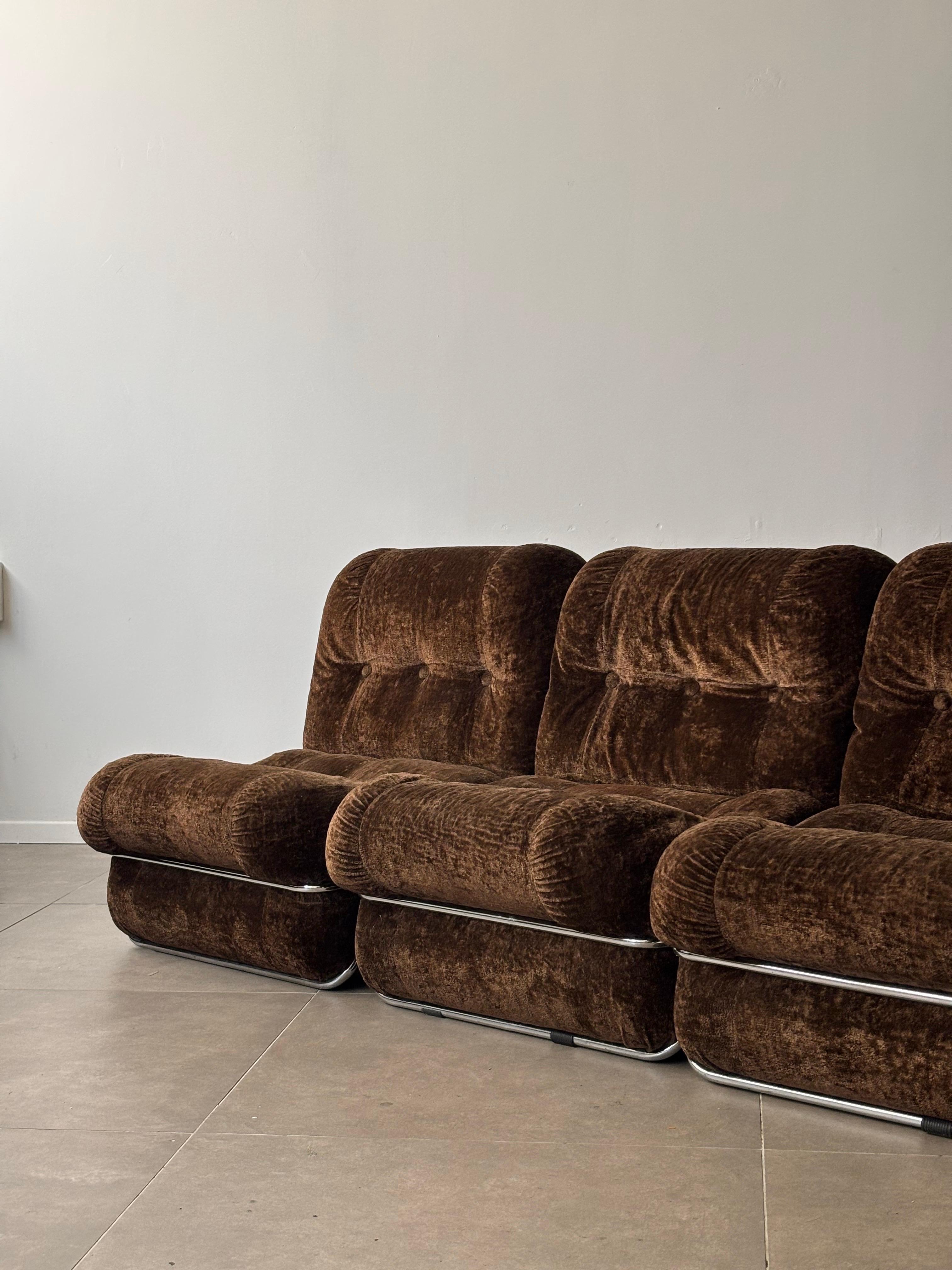 Ein seltenes Paar italienischer Couchtische aus Marmor in Creme und Braun, 1970er Jahre im Angebot 17