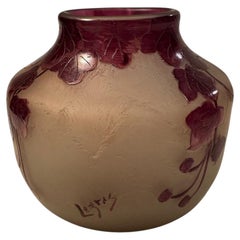 Vase en verre camée français de style Art nouveau, gravé à l'acide, vers 1900, signé Legras