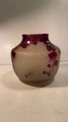 Vase en verre camée français de style Art nouveau, gravé à l'acide, vers 1900, signé Legras