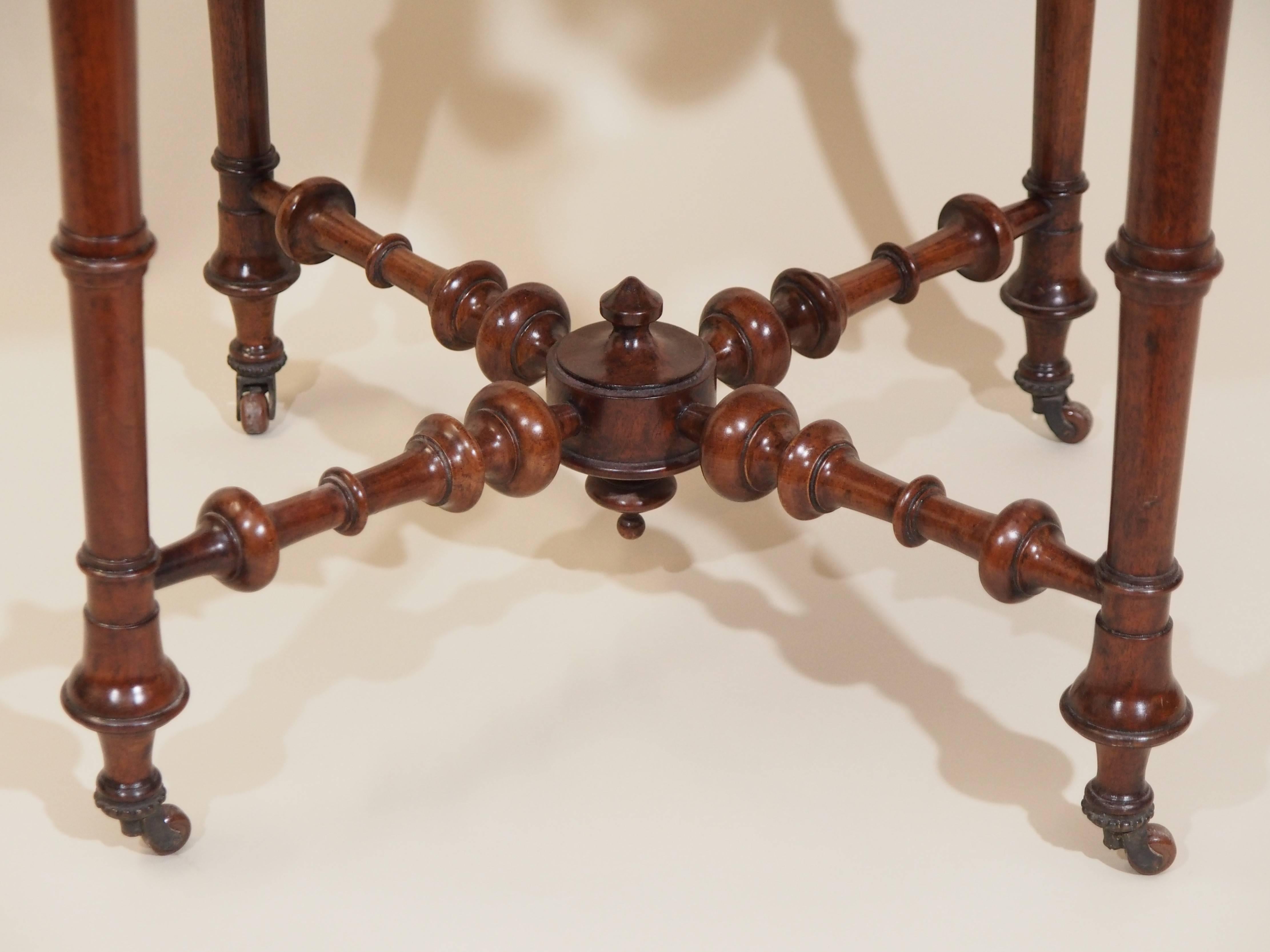 Antique English Burled Walnut Folding Card Table, circa 1880 In Good Condition For Sale In New Orleans, LA