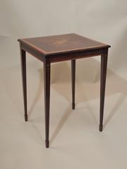 Ancienne table d'appoint anglaise édouardienne en acajou incrusté, vers 1890