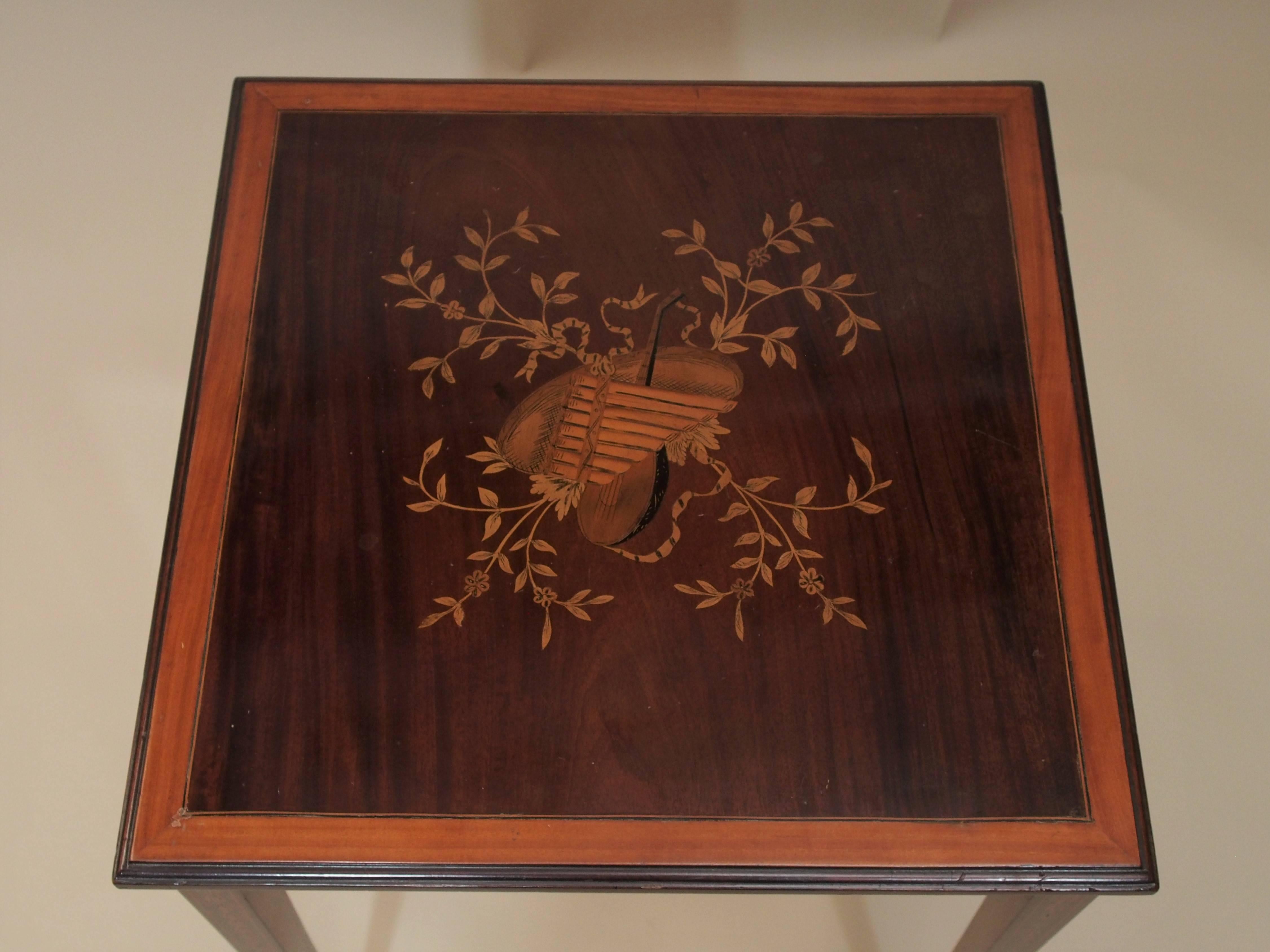 Antique English Mahogany Inlaid Edwardian Occasional Table, circa 1890 In Good Condition For Sale In New Orleans, LA