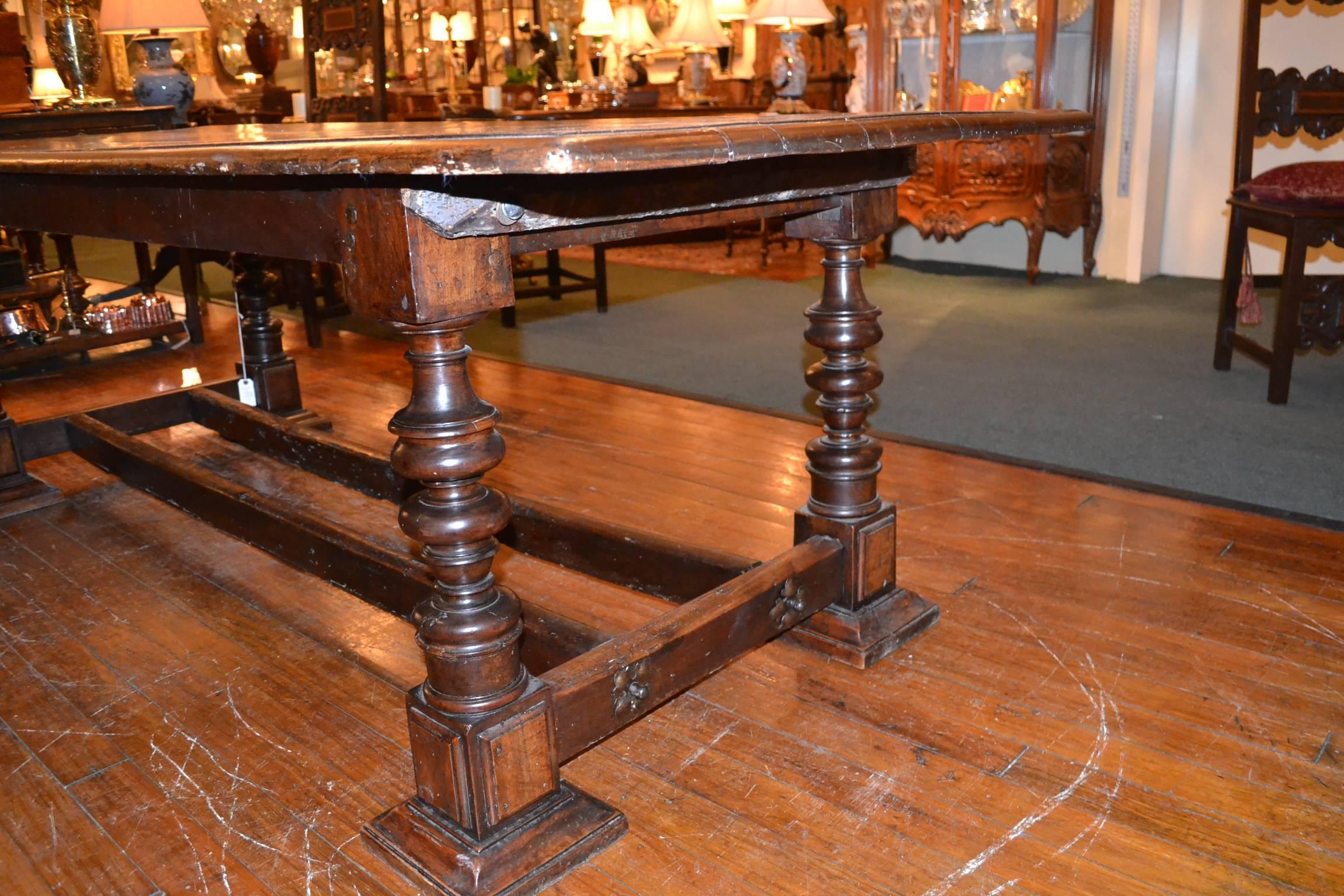 This is a wonderfully sturdy oak dining table.