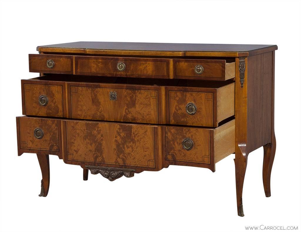 Ruder Feathered Mahogany Louis XV Style Commode In Good Condition In North York, ON