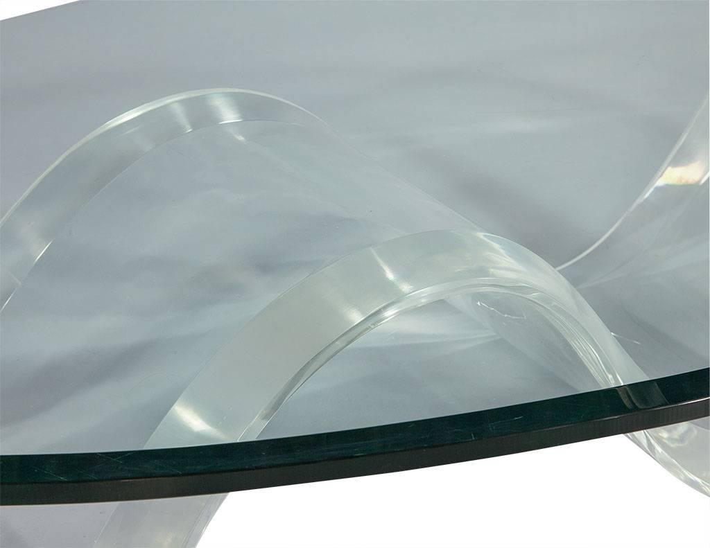 Oval Mid-Century Modern Glass Lucite Cocktail Table In Good Condition In North York, ON