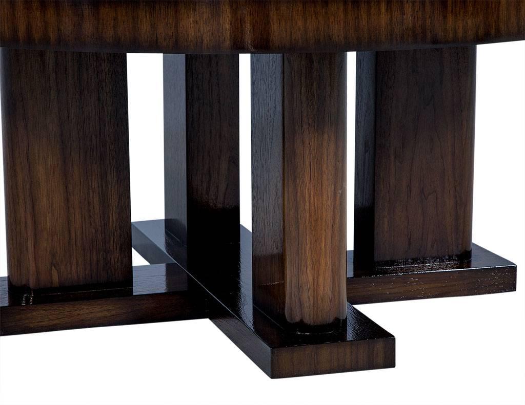 Canadien Table à cocktail ronde moderne en ébène de Macassar faite sur mesure en vente