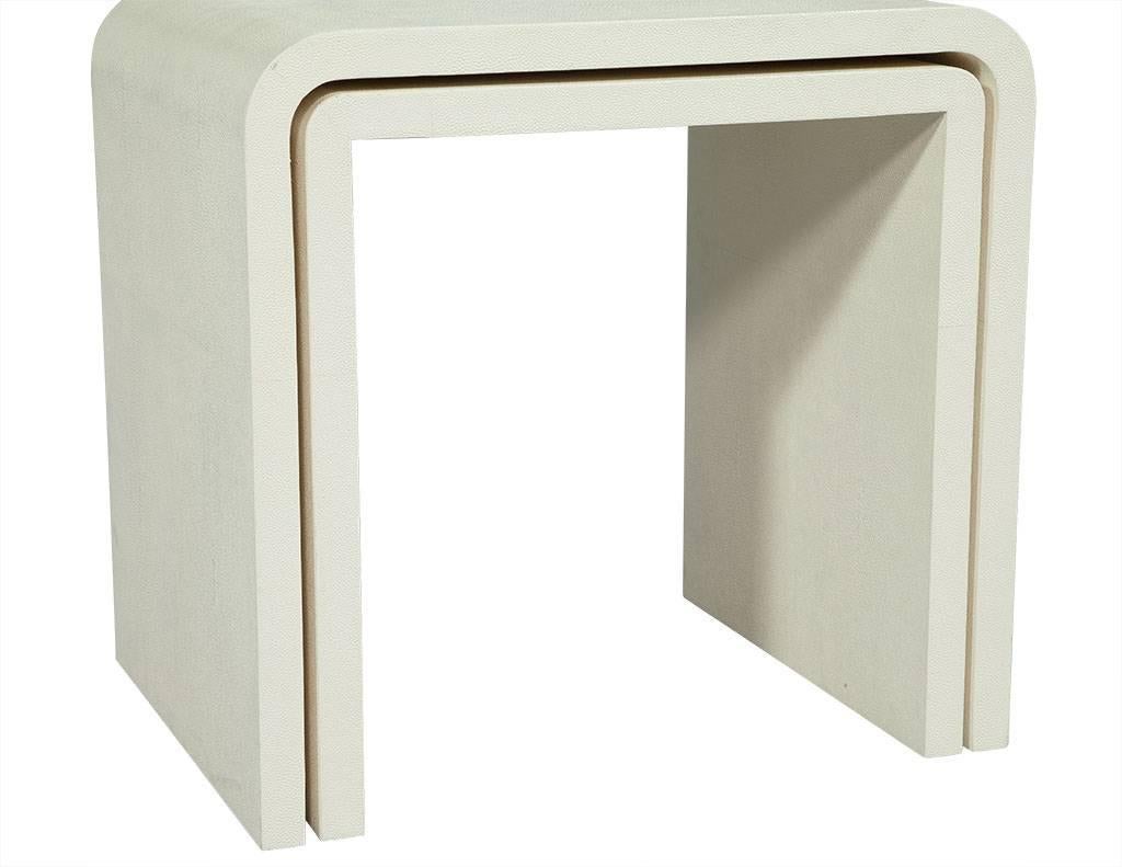 Set of Cream Modern Nesting End Tables In Excellent Condition In North York, ON
