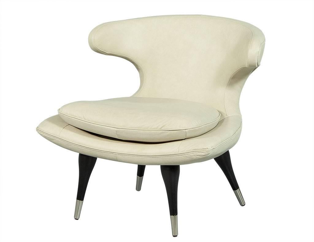 Mid-Century Modern Pair of Cream Leather Retro Style Lounge Chairs