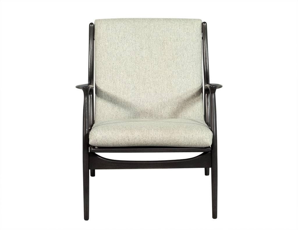 These Horsnaes chairs are excellently restored. Each is composed of a dark grey finished teak frame, with seat and backrests wrapped in a beige and grey wool upholstery. A gorgeous lesson in contrast, these are perfect for any home!