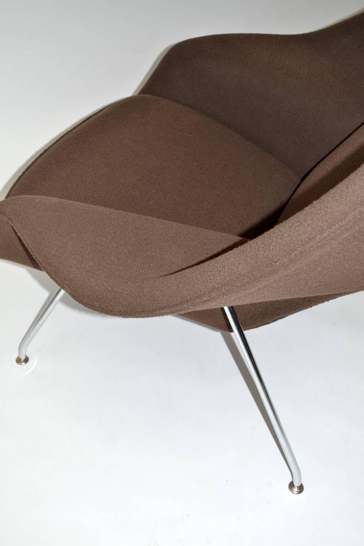 Eero Saarinen Womb Chair and Ottoman for Knoll In Excellent Condition In Ft Lauderdale, FL