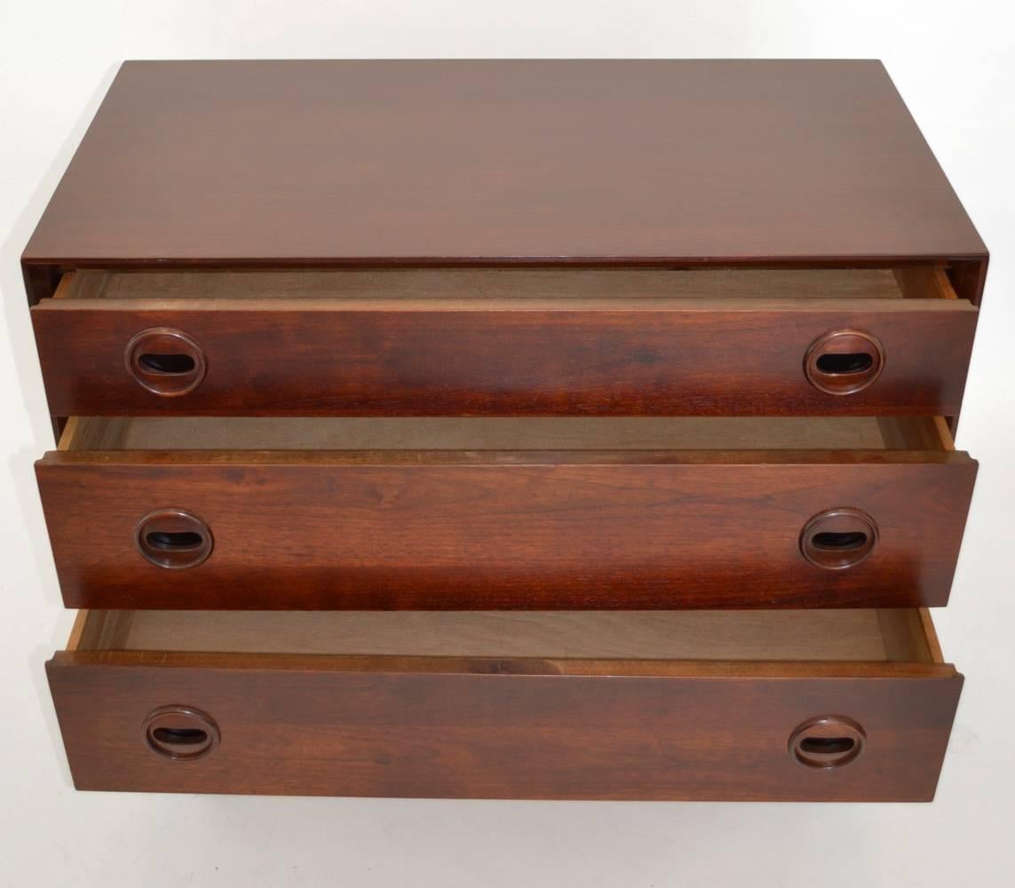 Pair of Danish Teak Three-Drawer Chests or Commodes, 1960s In Good Condition In Ft Lauderdale, FL