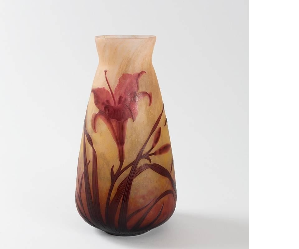 A French Art Nouveau cameo glass vase by Daum depicting pink lilies with crimson stems against a multicolored mauve ground, circa 1900.

Signed, “Daum Nancy” and marked with the Croix de Lorraine.

A vase with similar decoration is pictured in: