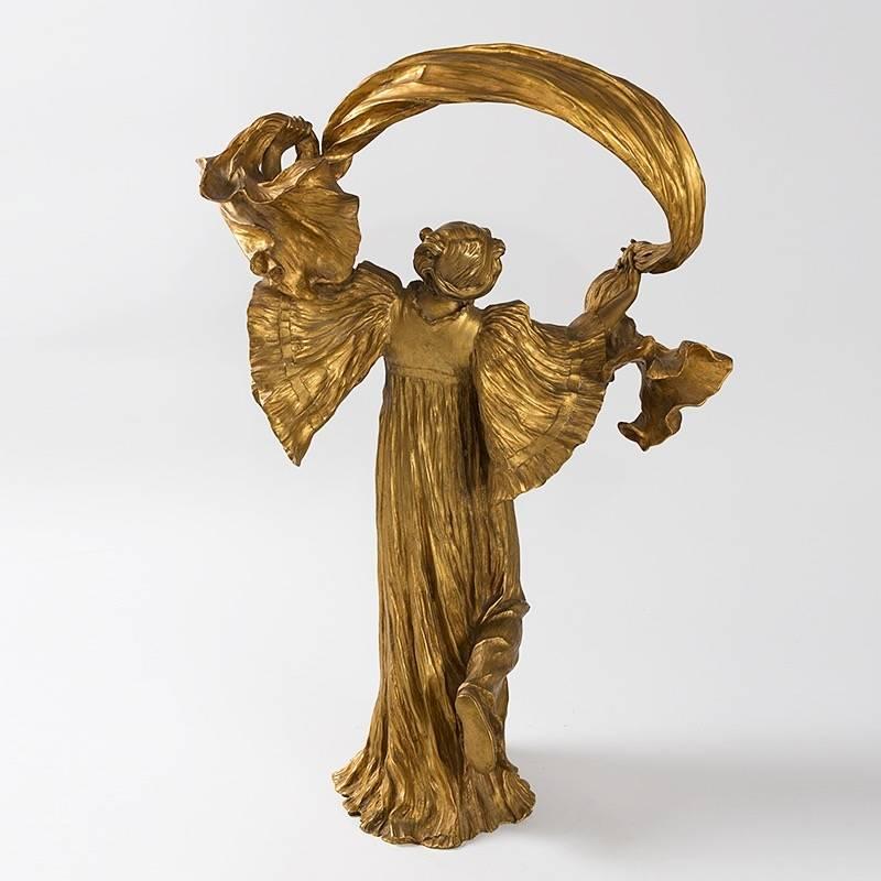 A French Art Nouveau bronze sculpture by Agathon Léonard. The sculptor Agathon Léonard was born in Lille in 1841 as Van Weydvelt, but adopted a pseudonym for his professional life as a sculptor. He studied first under De La Planche and ultimately