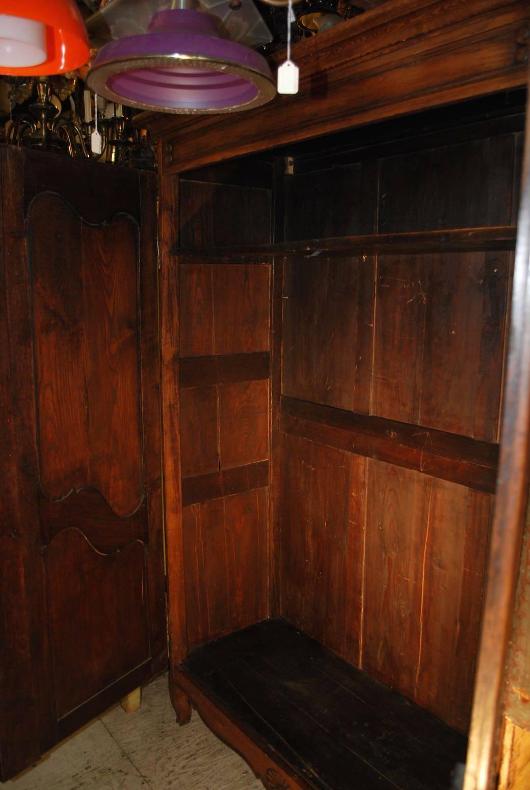 19 th century French armoire In Good Condition In Los Angeles, CA