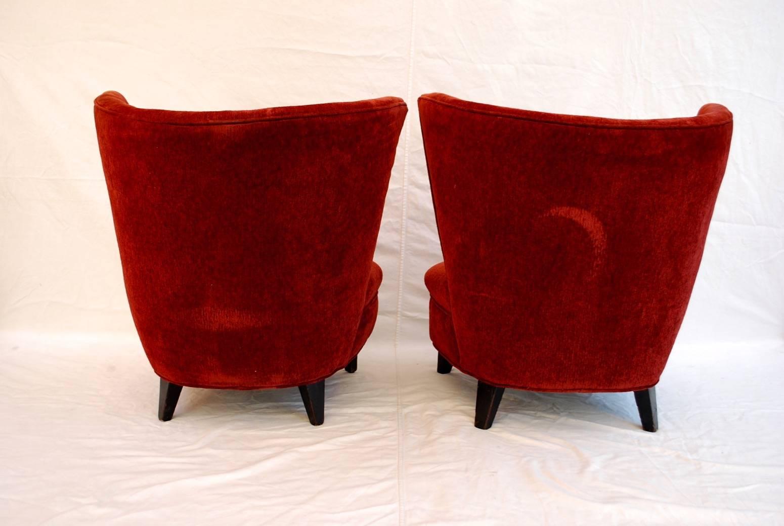 American Glamorous Pair of 1940 Lounge Slipper Chairs by Gilbert Rohde