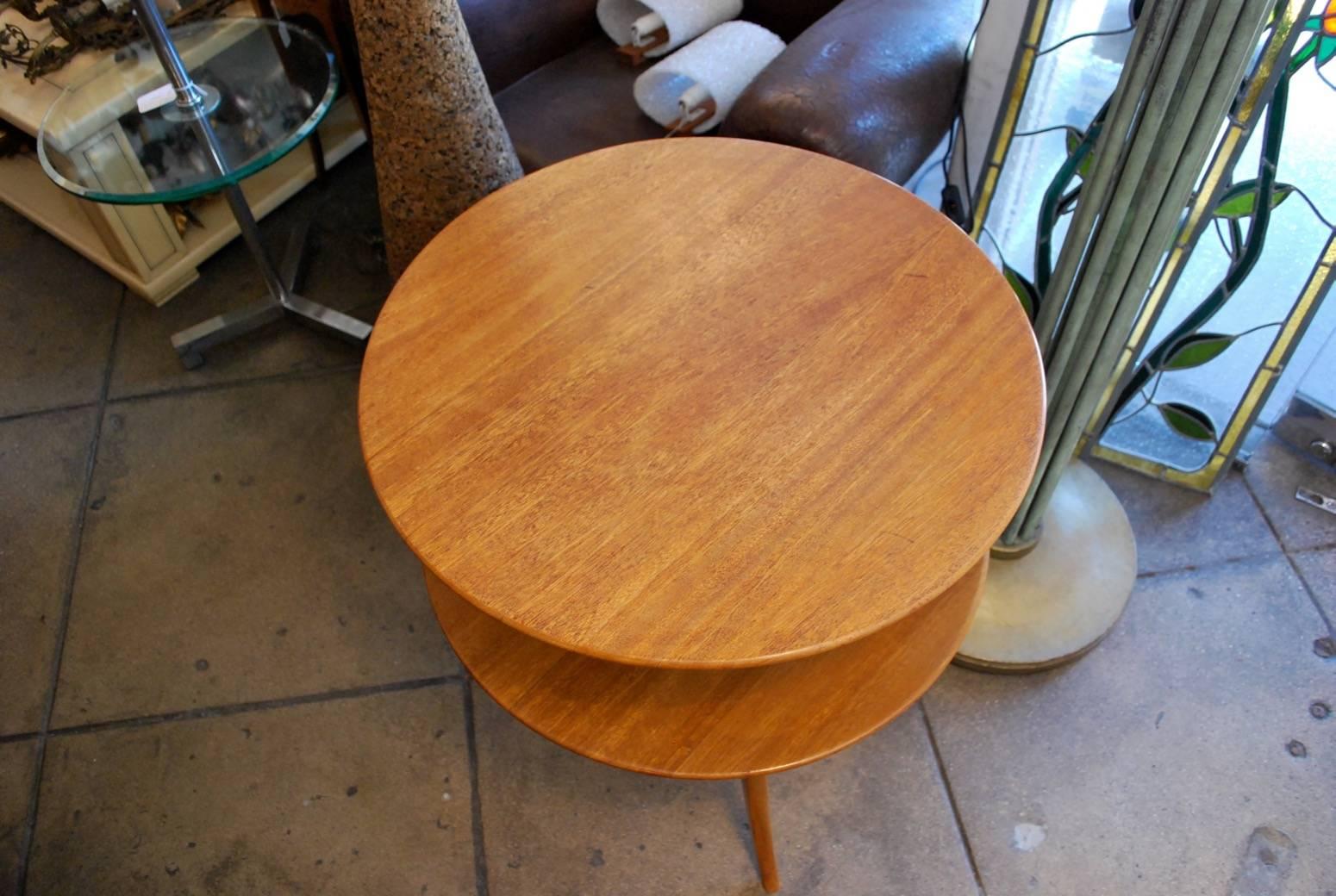 A very nice and elegant pair of  side table by Paul Frankl, made of walnut wood.