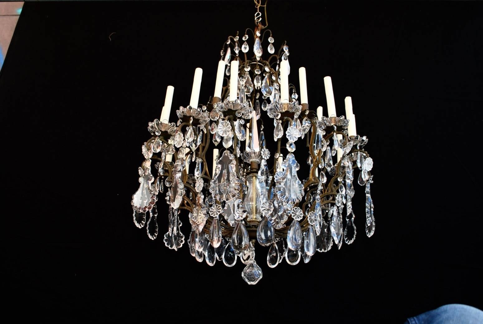 Beautiful Large French 1920s Bronze and Crystal Chandelier In Good Condition In Los Angeles, CA