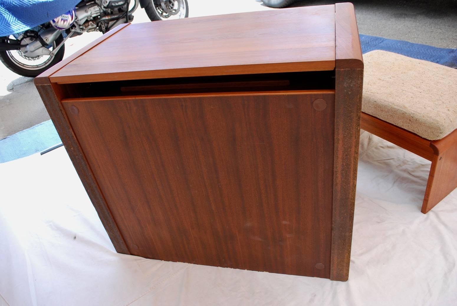 Elegant Mid-Century Vanity or Dresser from Denmark In Good Condition For Sale In Los Angeles, CA