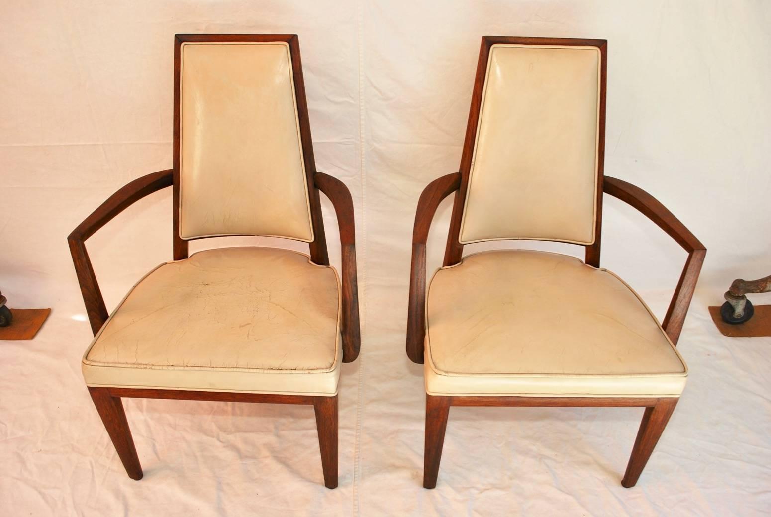 The chairs has it original leather, we have a set of four, the price is for the pair.
The patina is a lot nicer in person.