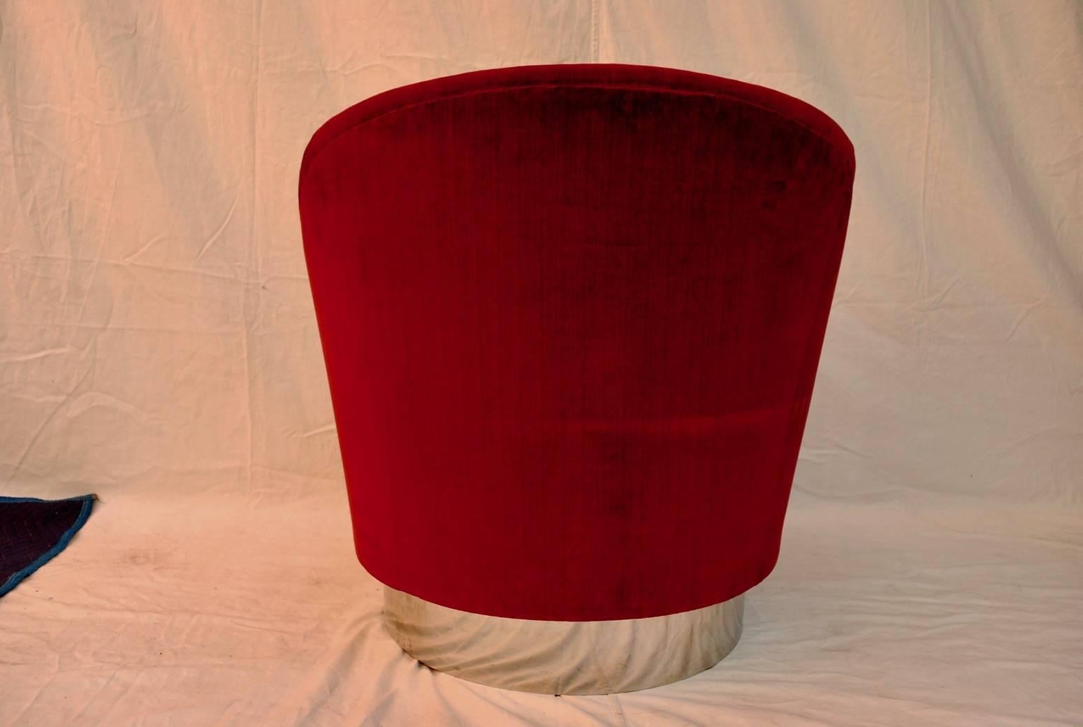 Mid-Century Modern Elegant Swivel Chair, by Karl Springer For Sale