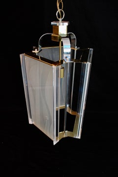 Lámpara moderna de diseño sexy y firmada por Fredrick Ramond con un aire Art Déco