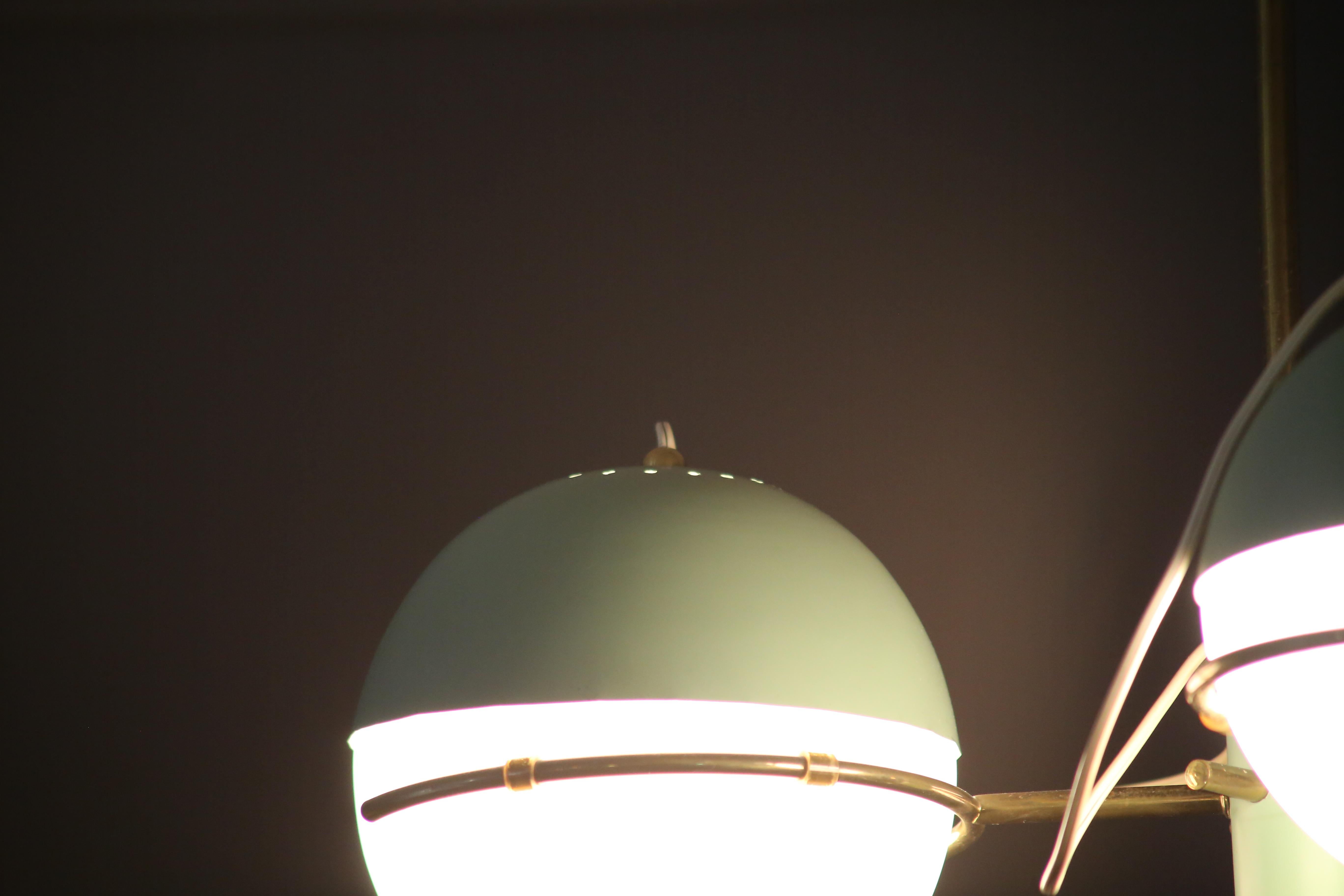 Stilnovo
Three-light pendant lamp, with brass structure and opal glass diffusers.
Stilnovo production from the 1950s.