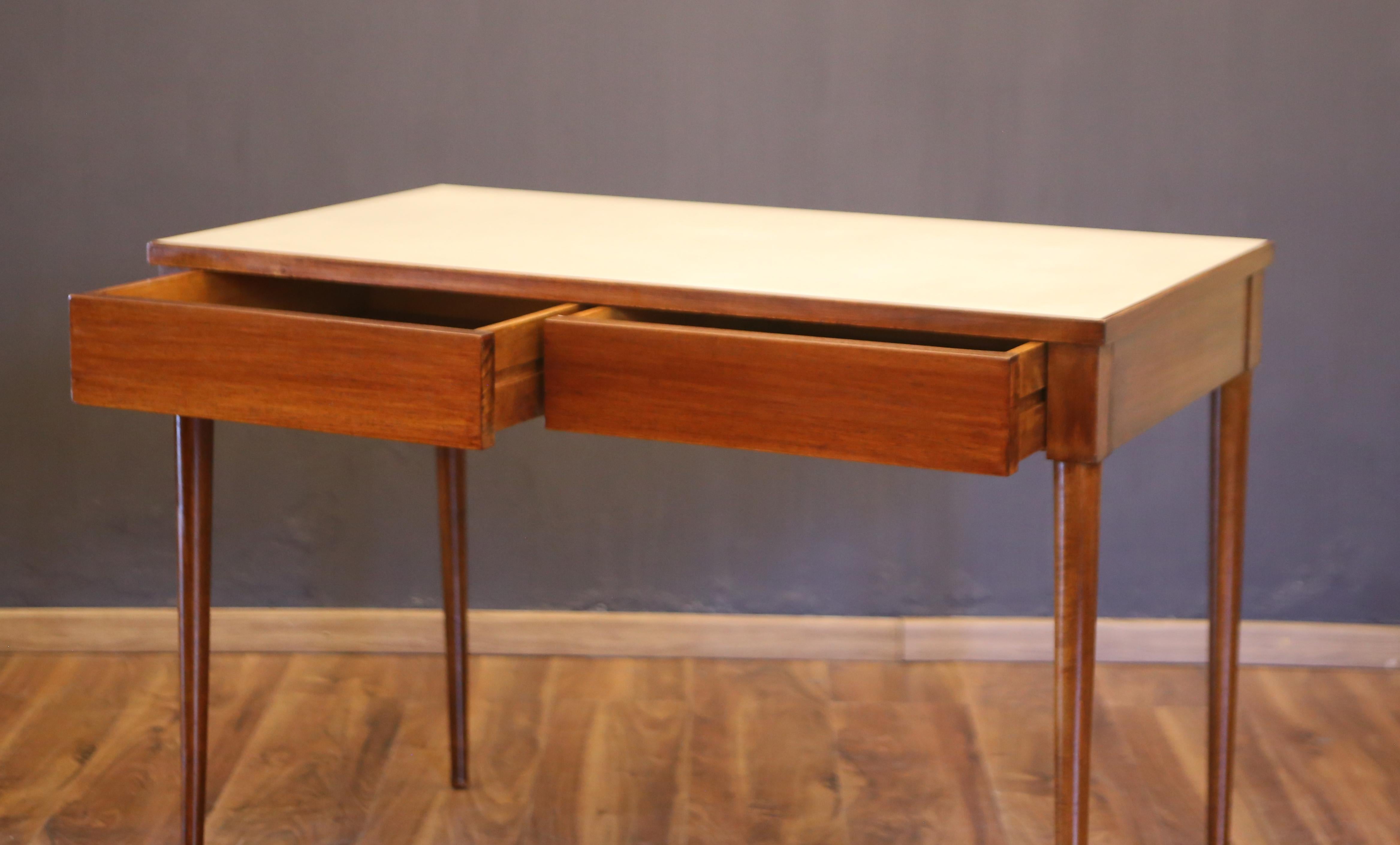 Minimalist late 1940s desk by Gio Ponti in walnut wood For Sale