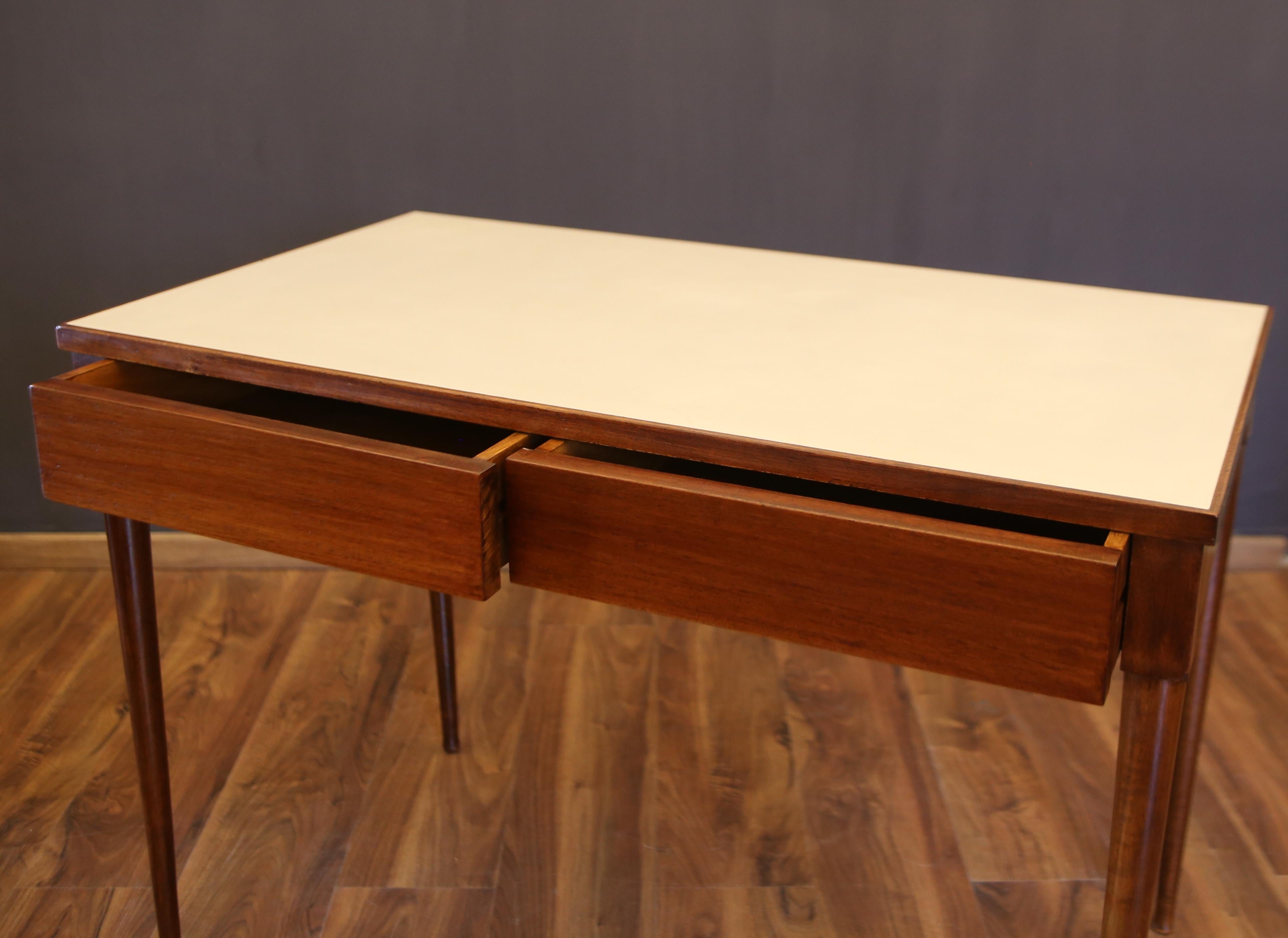 Italian late 1940s desk by Gio Ponti in walnut wood For Sale