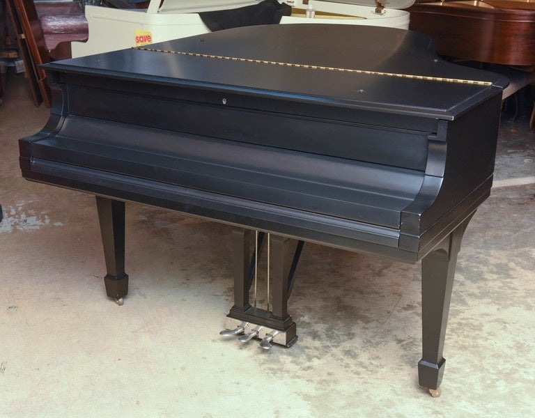 Steinway Grand Piano from 1921 In Excellent Condition In Miami, FL