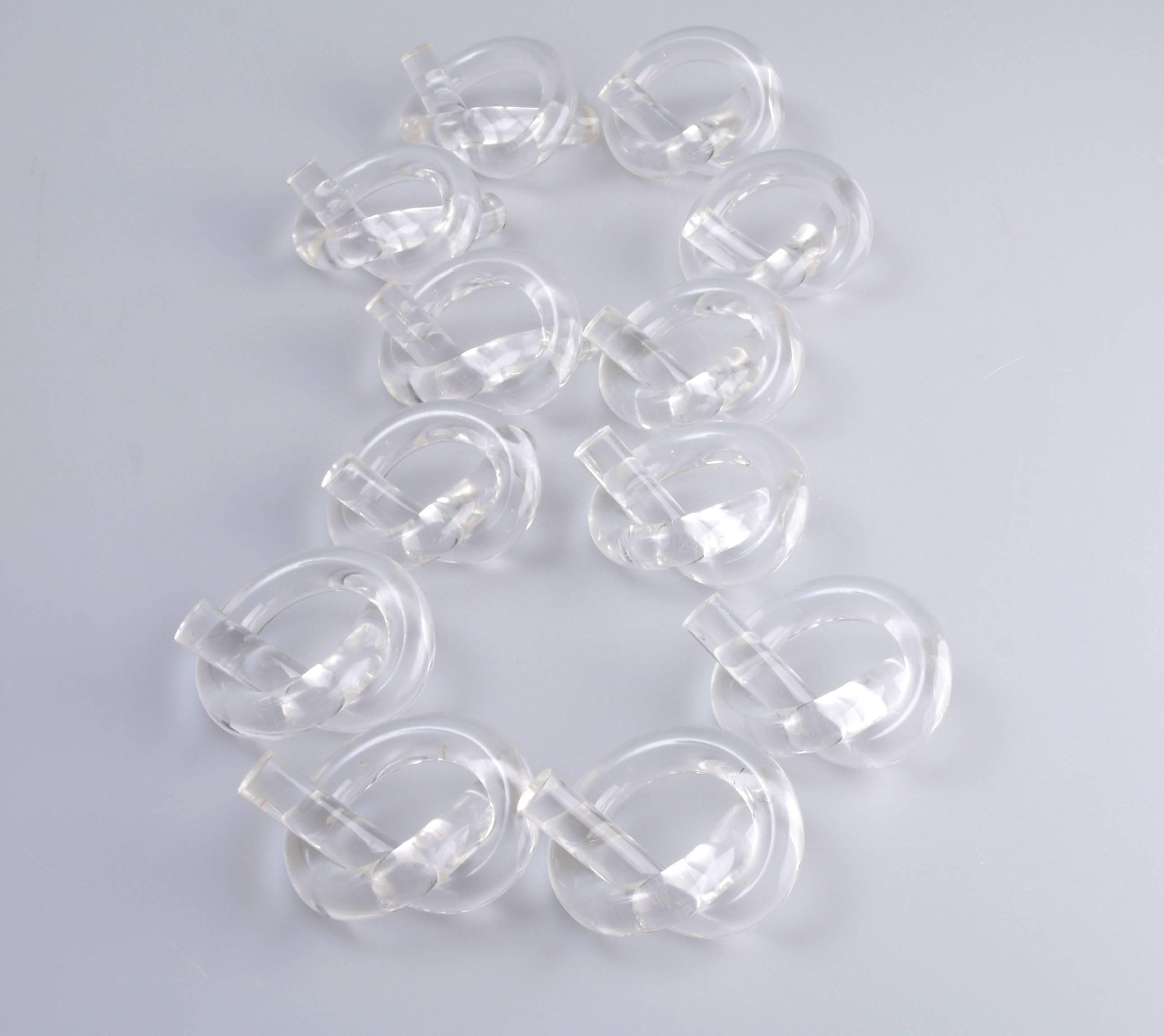 Dorothy Thorpe Lucite Napkin Rings in Pretzel Shape In Excellent Condition In Miami, FL