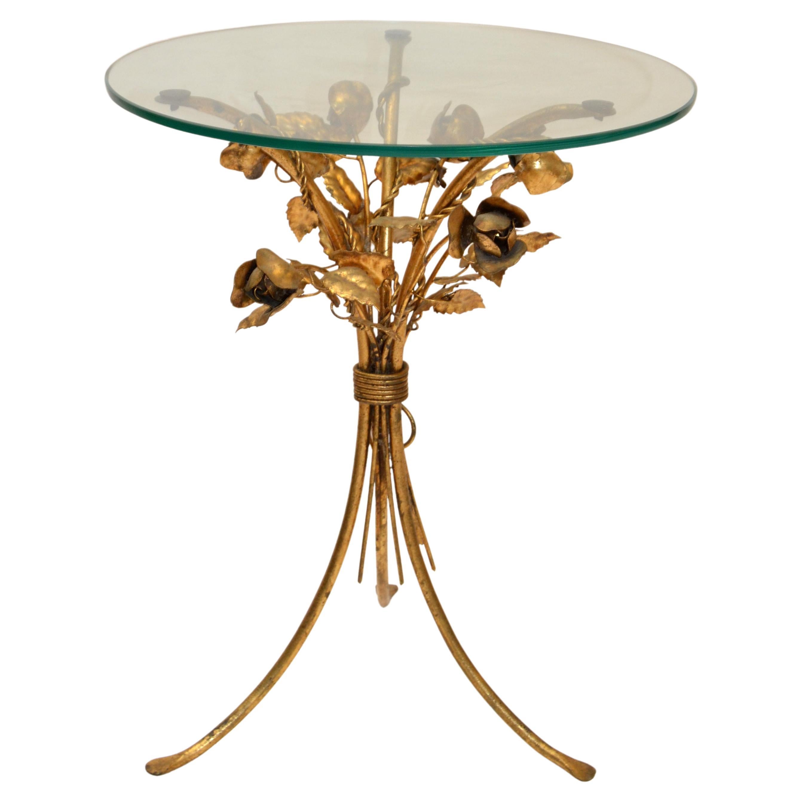 Table à boire ronde style Coco Chanel Fer doré Gerbe de roses Dessus en verre Italie années 60