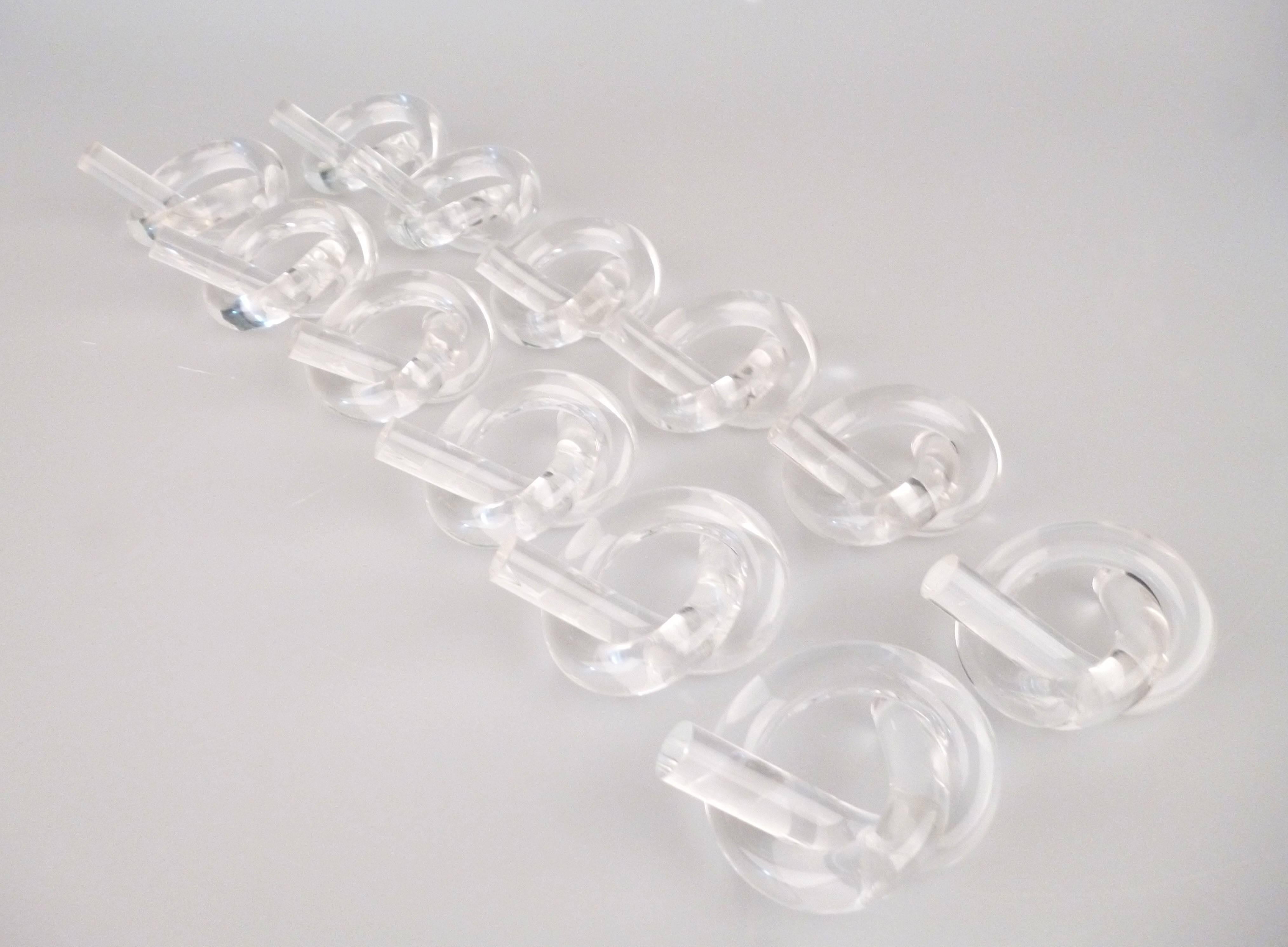 12 Dorothy Thorpe Lucite Napkin Rings in Pretzel Shape 2