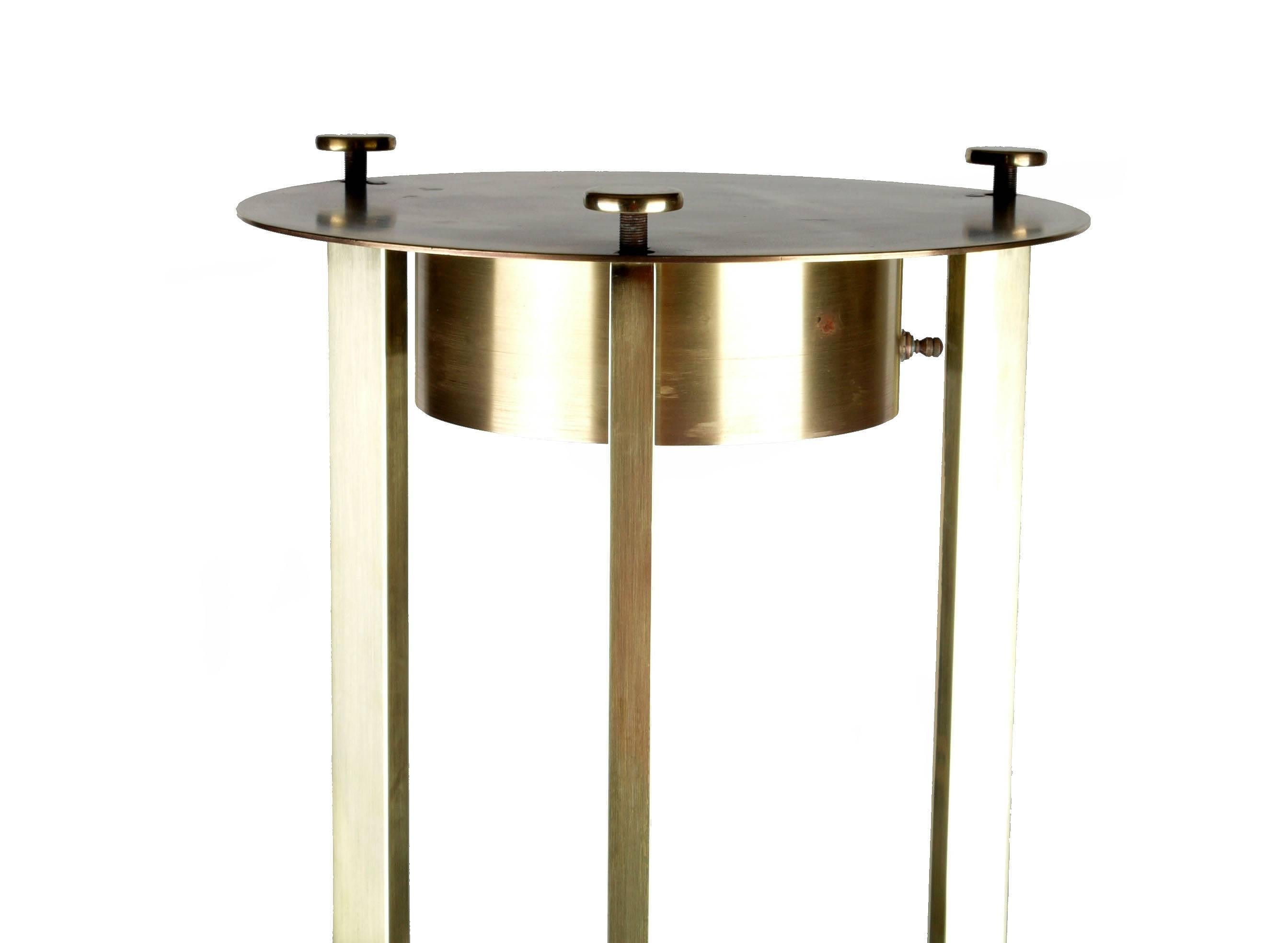 American Dorothy Thorpe Illuminated Brass and Glass Side Table Mid-Century Modern America For Sale