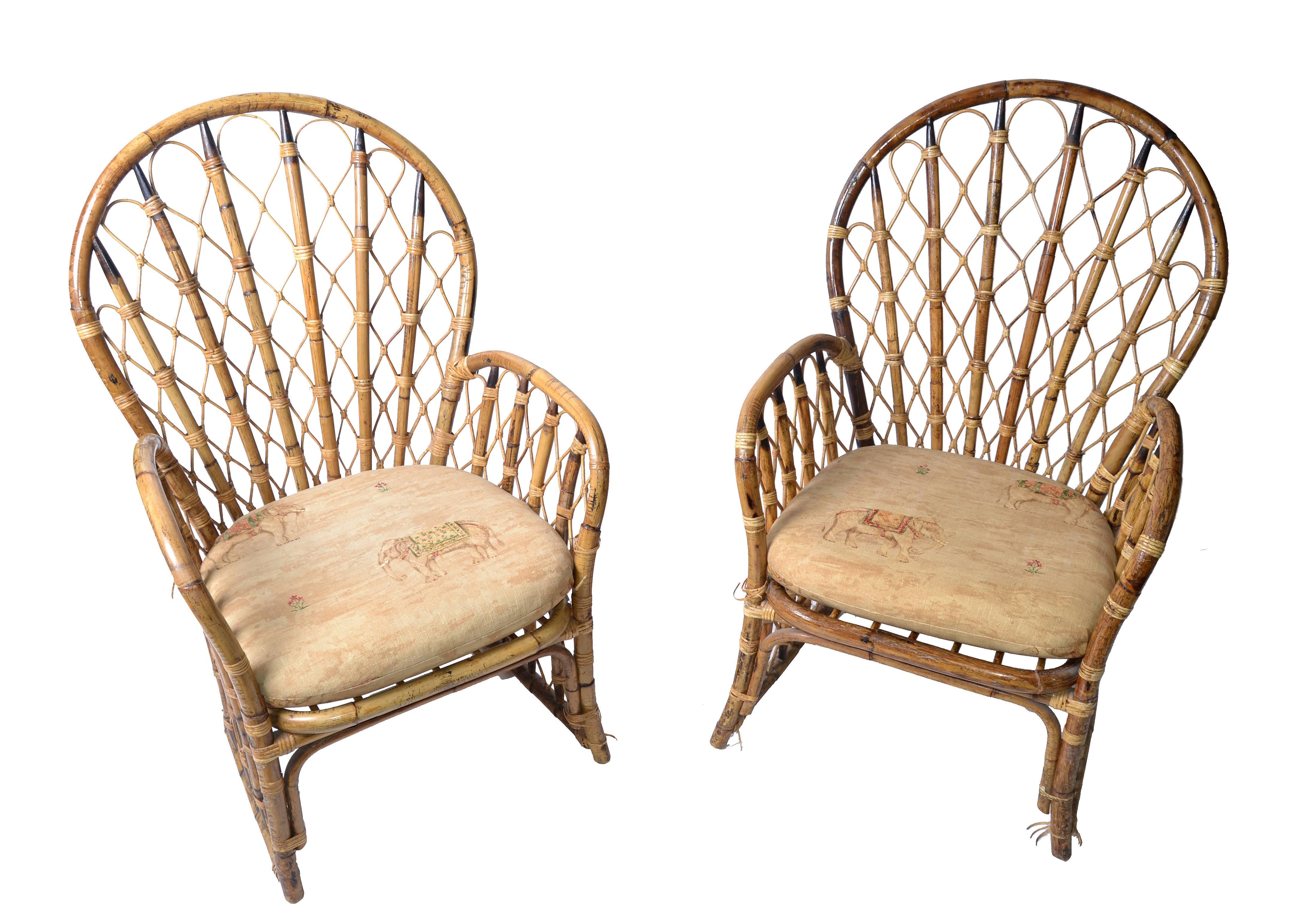 Set of two vintage rattan, wicker and bamboo dining chairs for your Pavilion.
Chinese inspired bamboo patterns.
Handcrafted and made in the Philippines.
They have each a seat cushion.
Labelled on one chair.
Measures: Arm height: 24.5