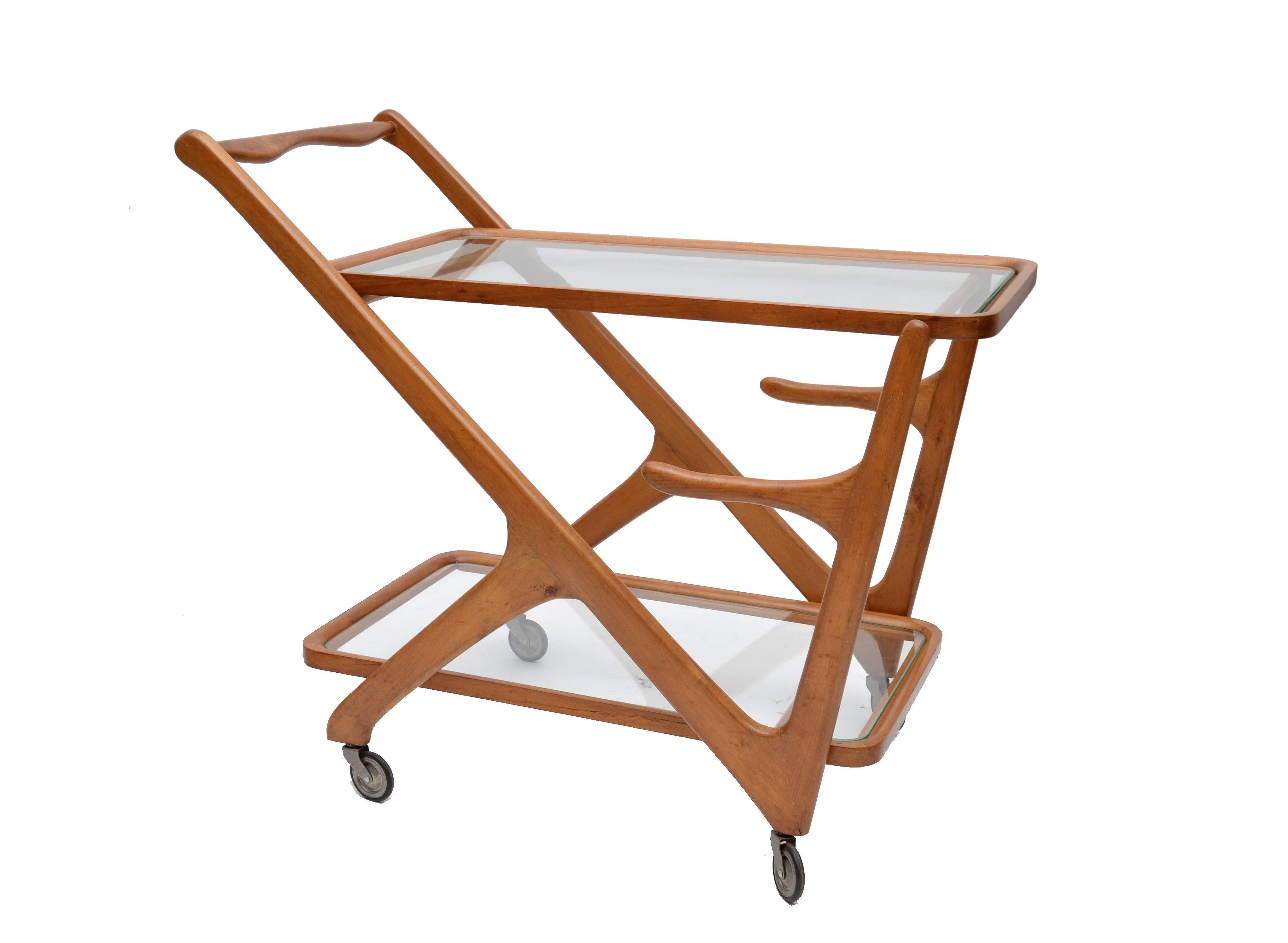 Mid-Century Modern Italian bar cart by Cesare Lacca for Cassina.
Featuring two glass shelves on a wooden frame.
 