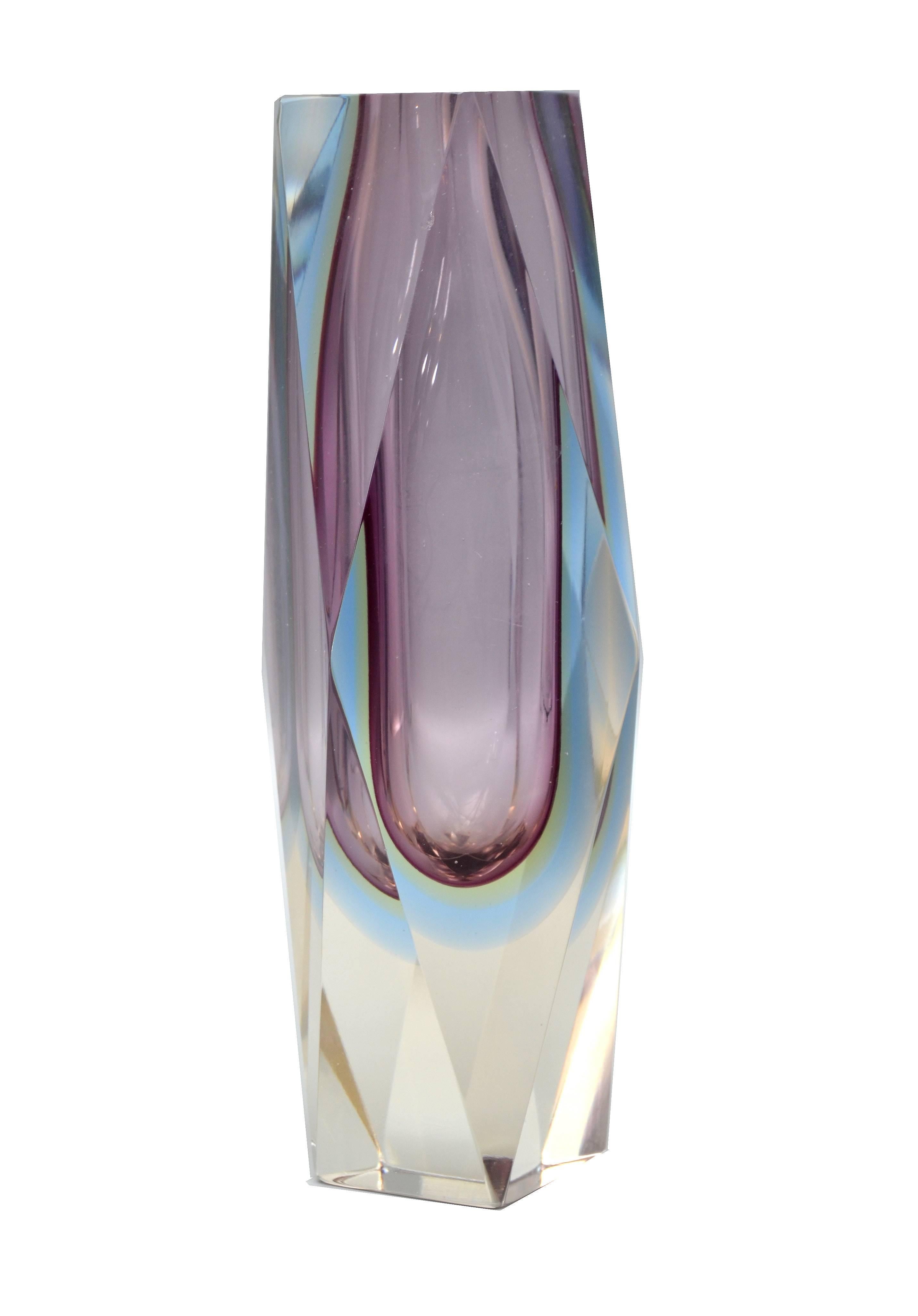 Stunning faceted Murano glass Sommerso art glass vase.
Looks amazing from any angle.
No markings.
