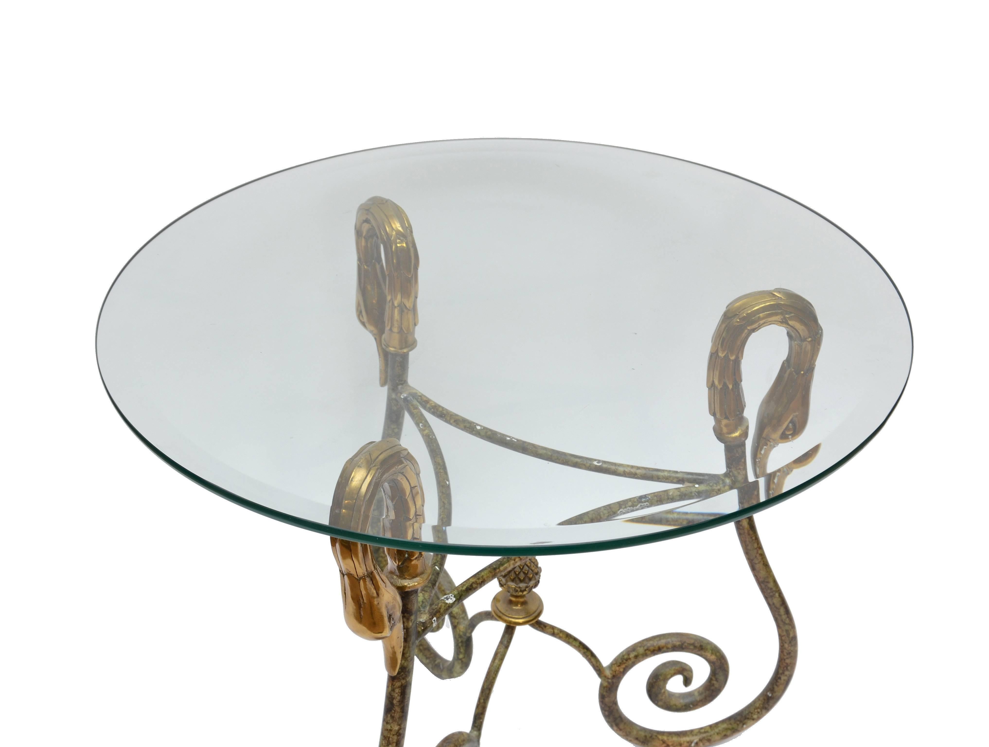 Hollywood Regency Wrought Iron Side Table from Italy with Brass Swan Heads 1950 In Good Condition For Sale In Miami, FL