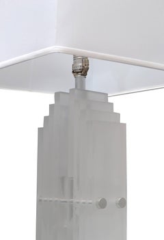 Lampada da tavolo in lucite stile Impero massiccio del Mid-Century Modern degli anni Settanta