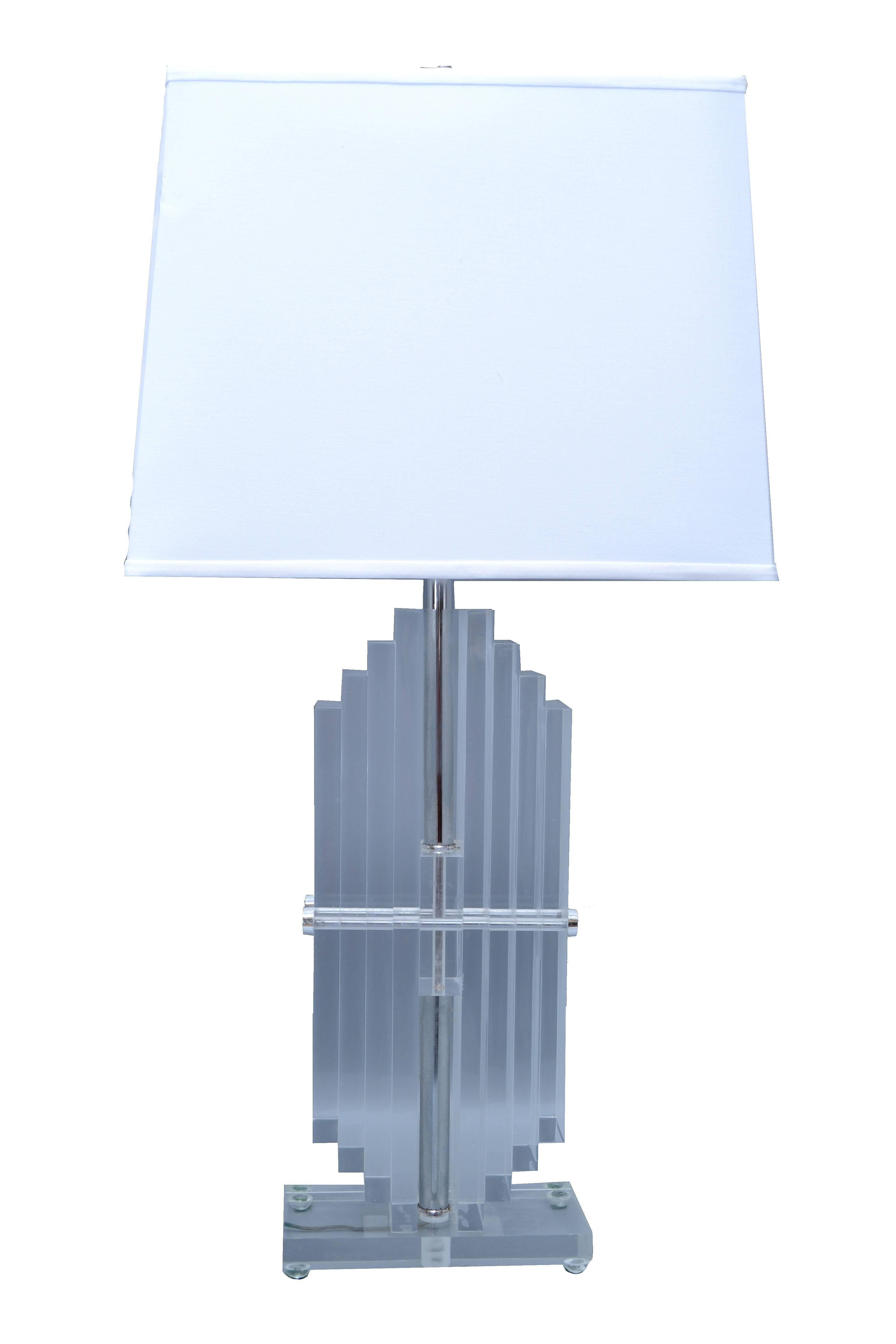 1970s American Mid-Century Modern Massive Empire Lucite Table Lamp For Sale 3