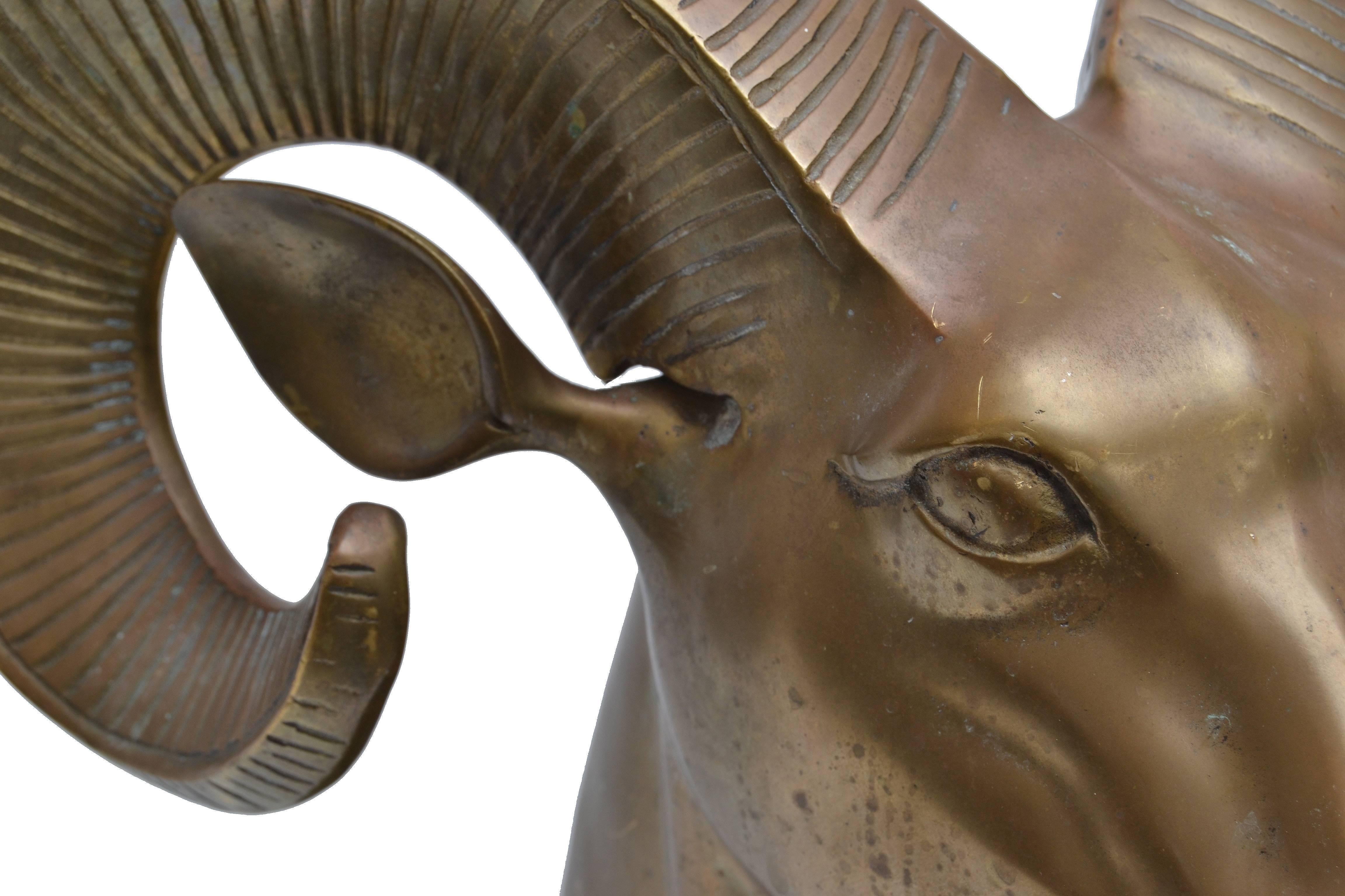 Late 1960s Hollywood Regency Solid Bronze Ram's Head Tabletop Animal Sculpture In Good Condition For Sale In Miami, FL