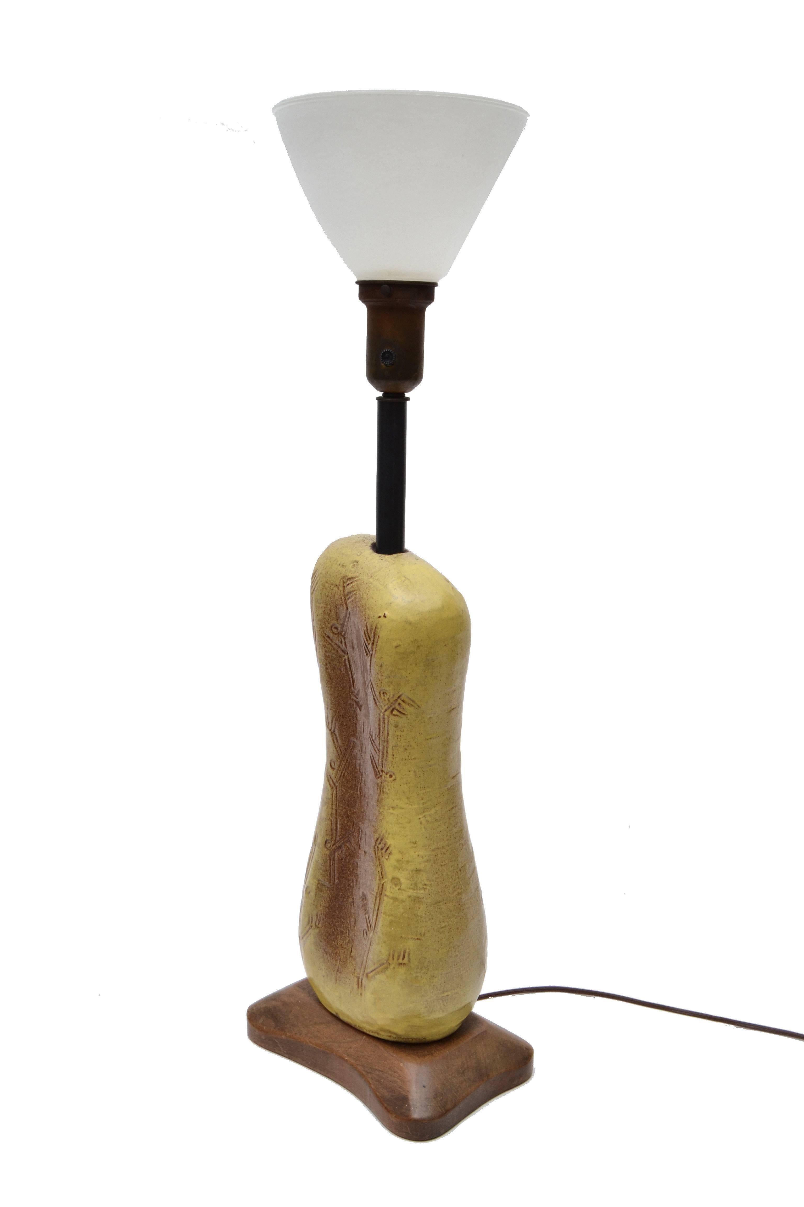 Lampe de bureau en céramique biomorphique de style mi-siècle moderne, signée Design Technics, Amérique en vente 2