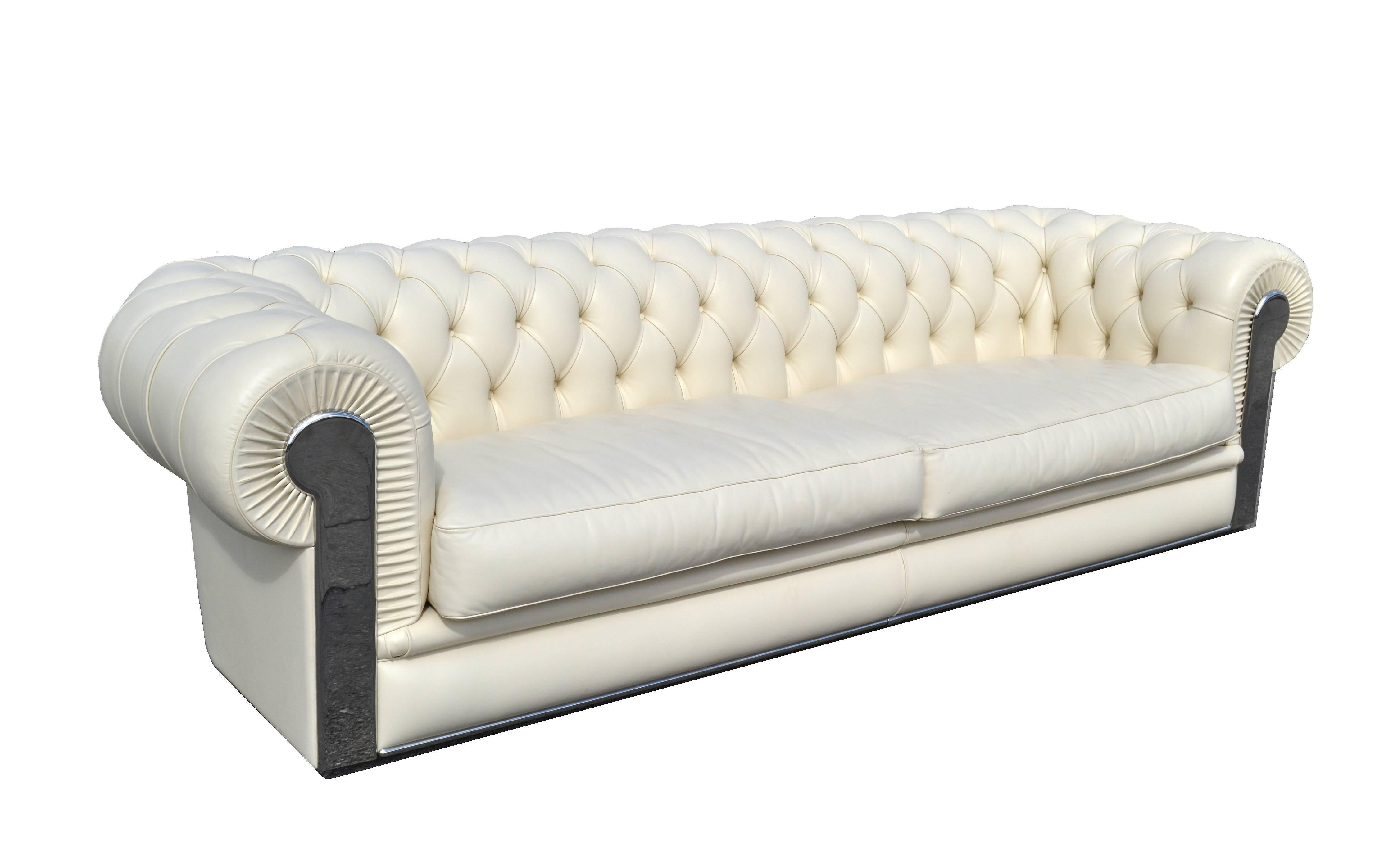 Fendi Casa Albino Tufted Leather Sofa in Chesterfield Style (Moderne)