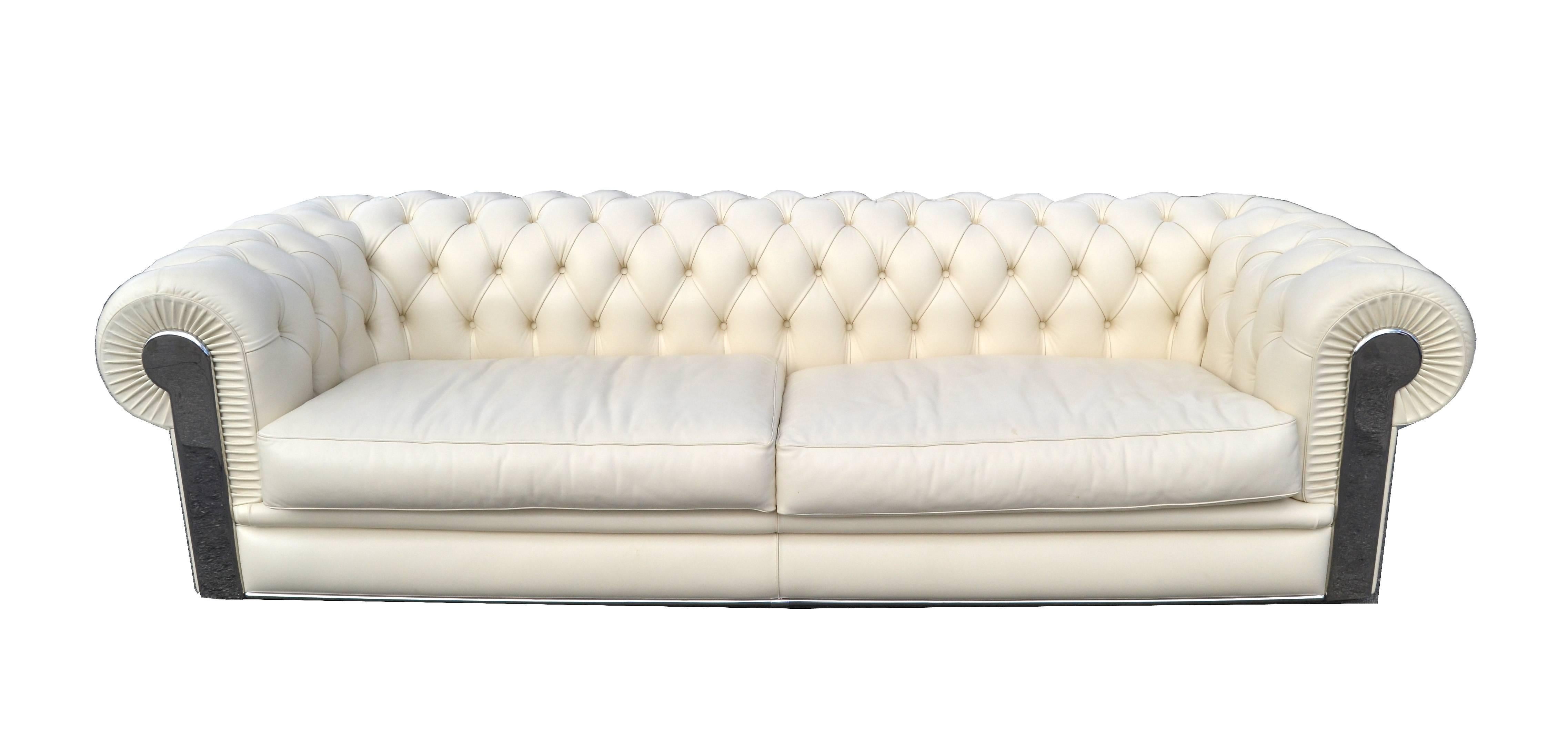 Fendi Casa Albino Tufted Leather Sofa in Chesterfield Style In Good Condition In Miami, FL
